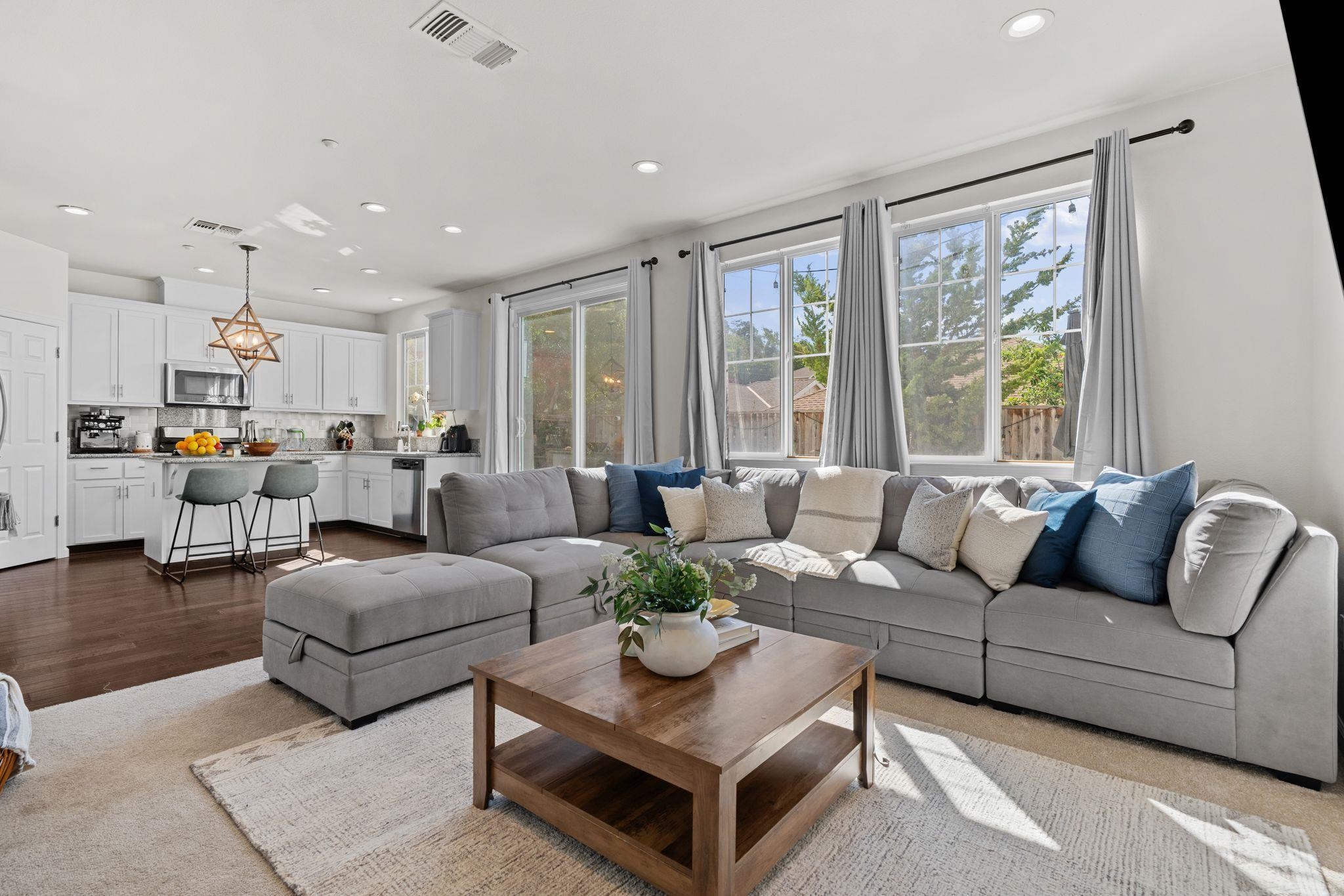 Detail Gallery Image 12 of 32 For 663 Falling Star Drive, Martinez,  CA 94553 - 3 Beds | 2/1 Baths