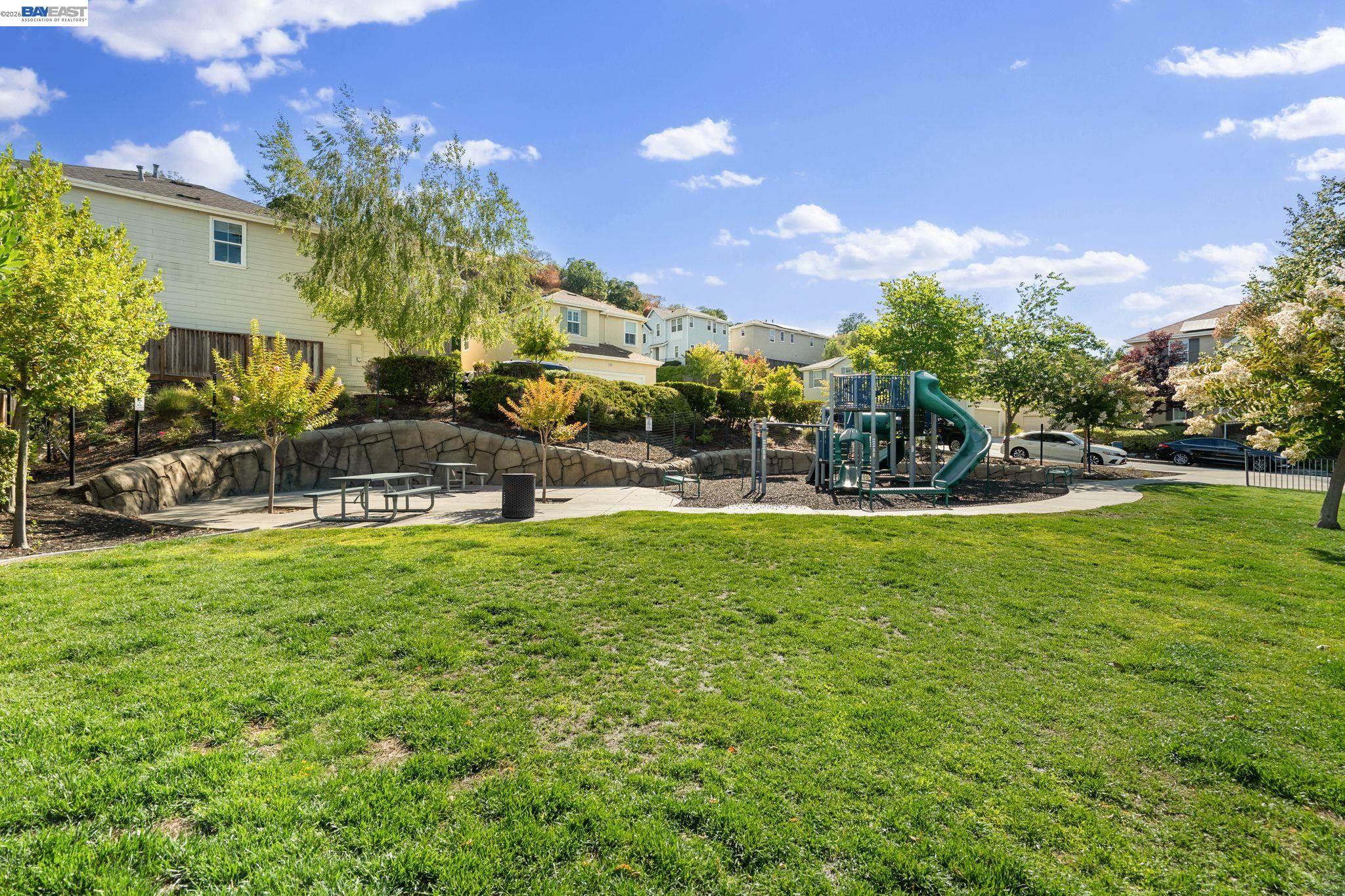 Detail Gallery Image 32 of 32 For 663 Falling Star Drive, Martinez,  CA 94553 - 3 Beds | 2/1 Baths