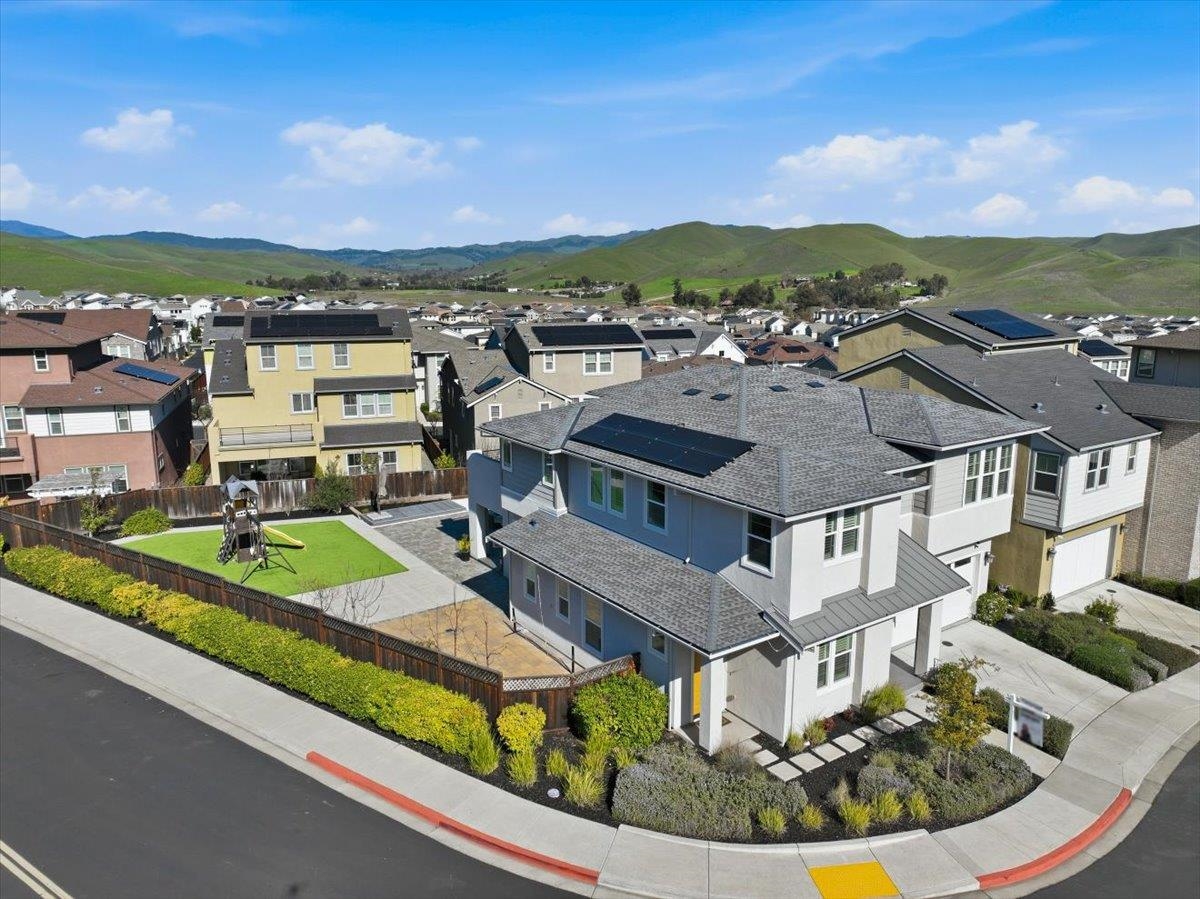 Detail Gallery Image 4 of 60 For 4293 Oak Knoll Dr, Dublin,  CA 94568 - 5 Beds | 3/1 Baths