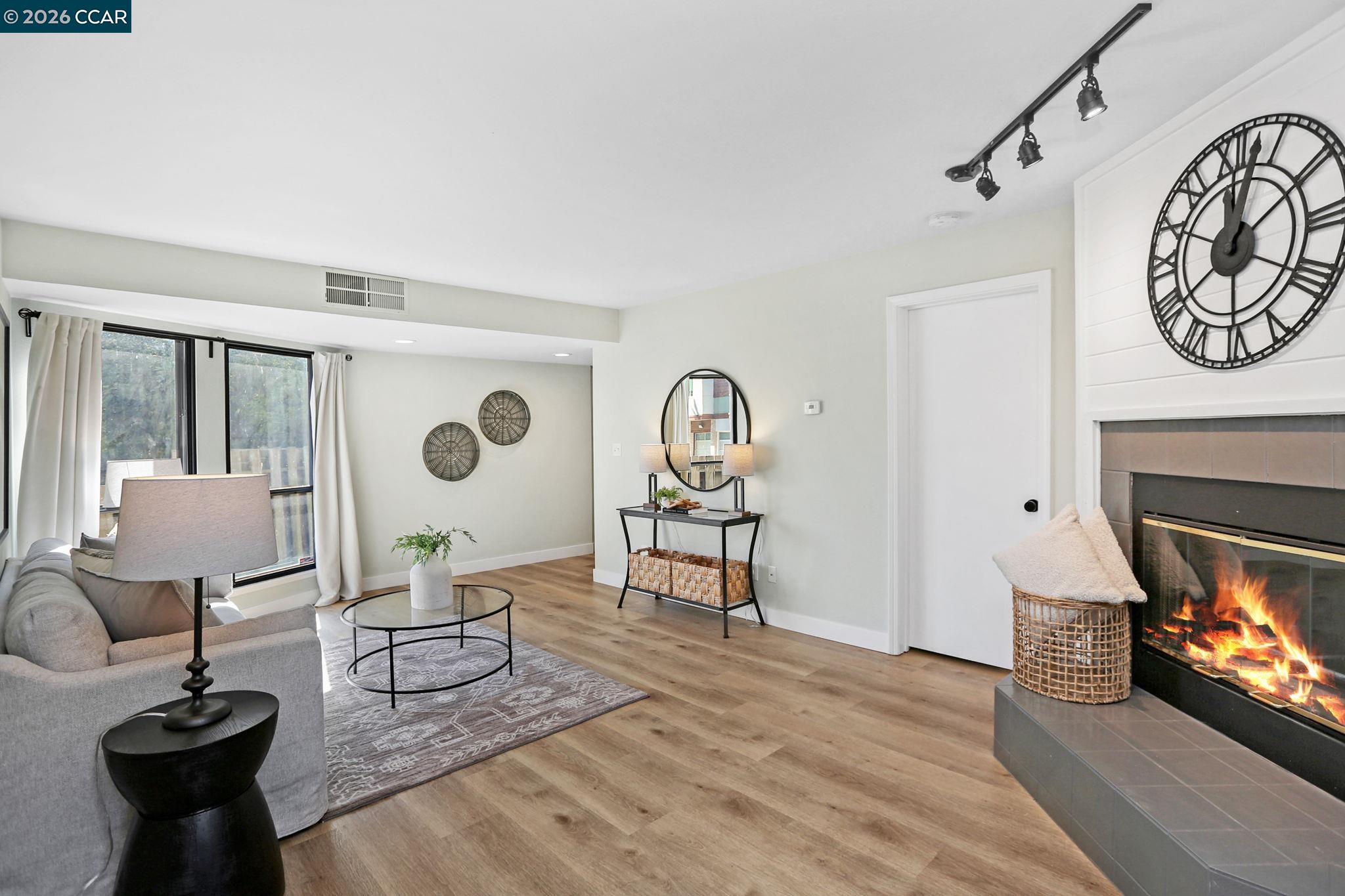 Photo #4: 41123447 Listing: Photo #4