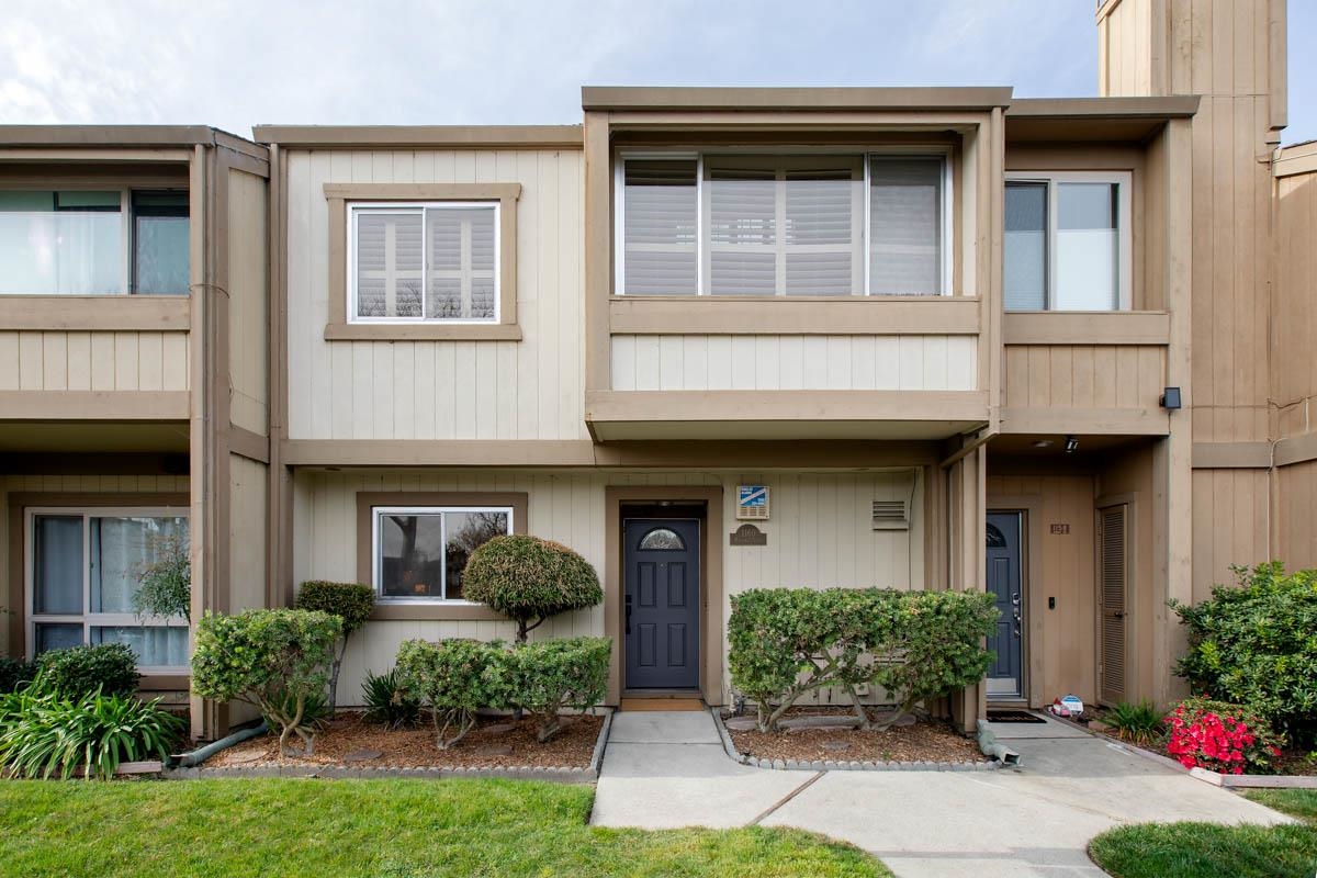 Detail Gallery Image 3 of 60 For 1160 Marianas Ln, Alameda,  CA 94502 - 3 Beds | 2/1 Baths