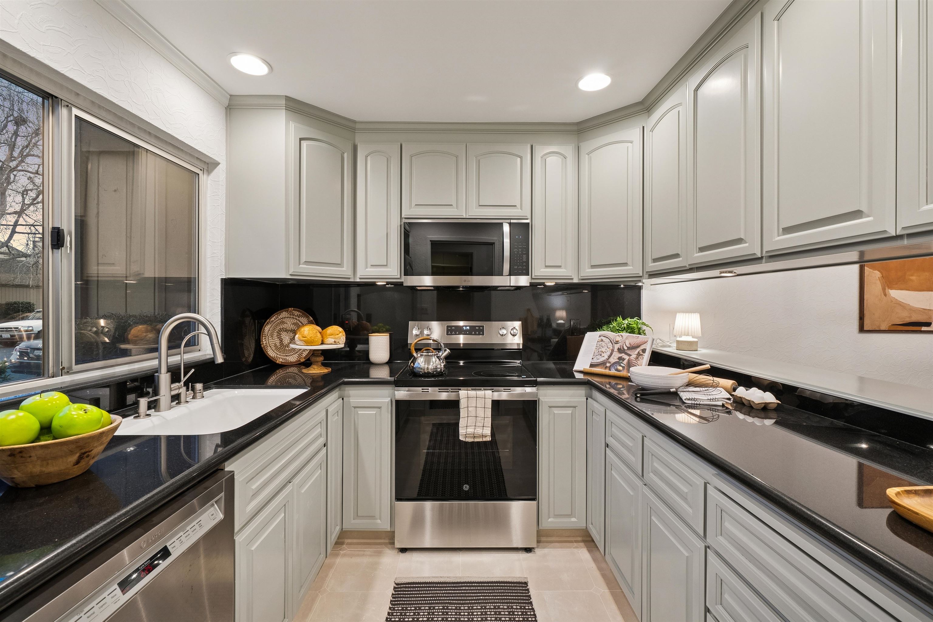 Detail Gallery Image 56 of 60 For 1160 Marianas Ln, Alameda,  CA 94502 - 3 Beds | 2/1 Baths