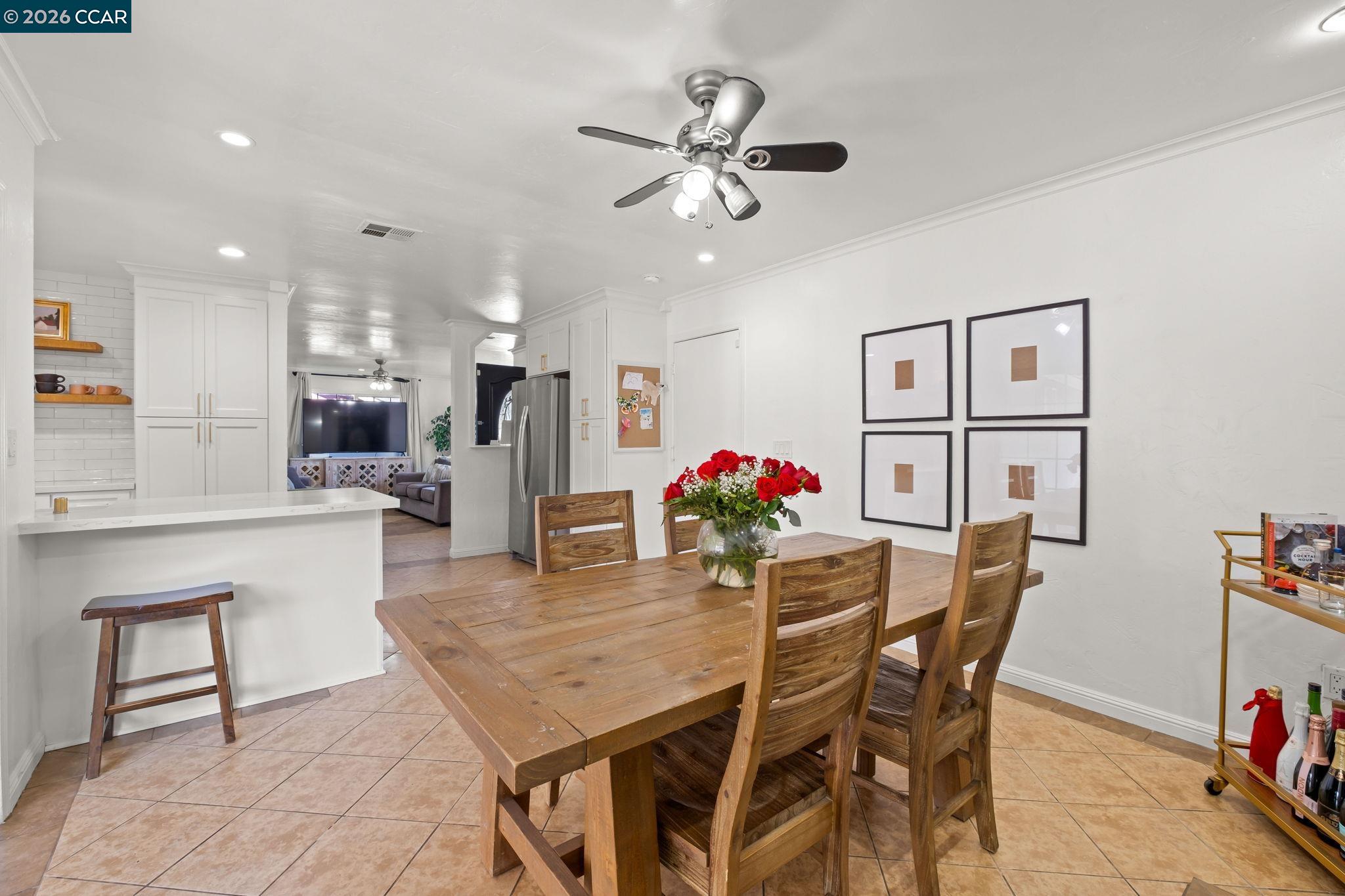 Detail Gallery Image 15 of 24 For 229 E Catamaran Cir, Pittsburg,  CA 94565 - 3 Beds | 2 Baths