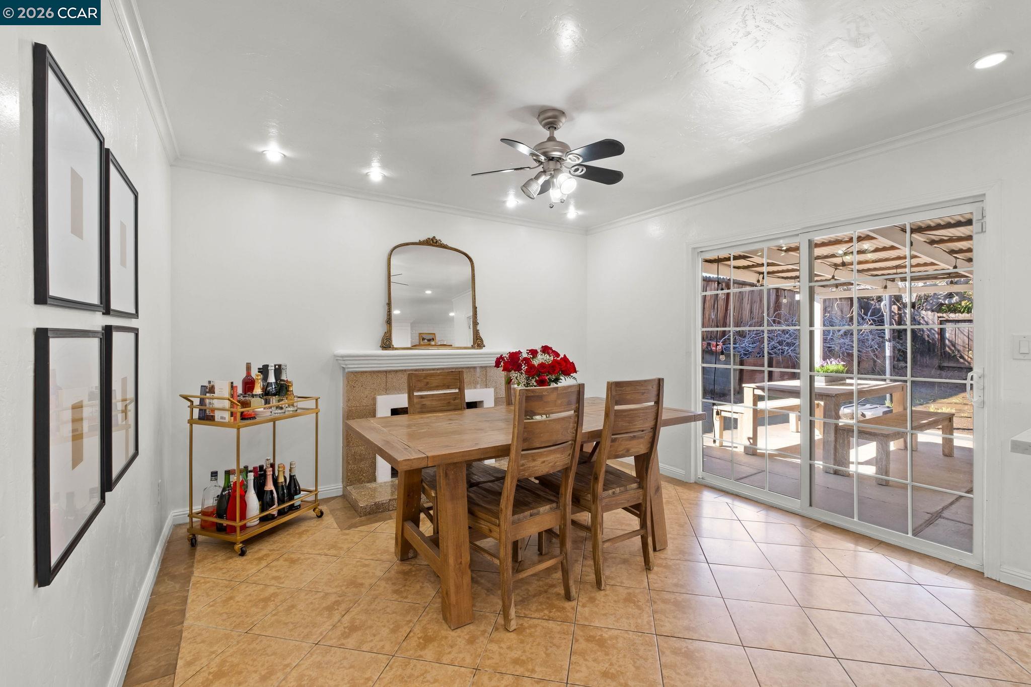 Detail Gallery Image 16 of 24 For 229 E Catamaran Cir, Pittsburg,  CA 94565 - 3 Beds | 2 Baths