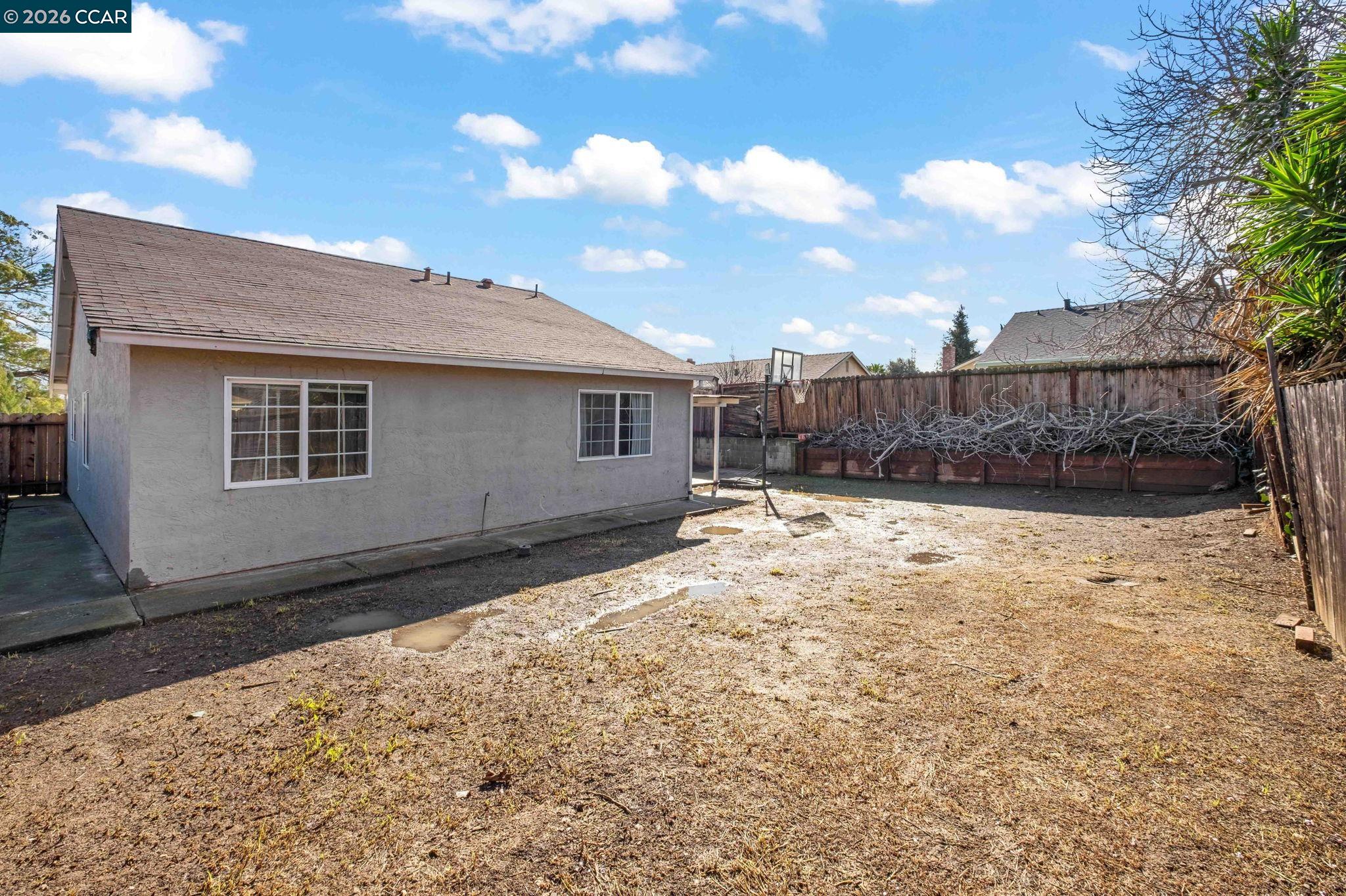 Detail Gallery Image 21 of 24 For 229 E Catamaran Cir, Pittsburg,  CA 94565 - 3 Beds | 2 Baths