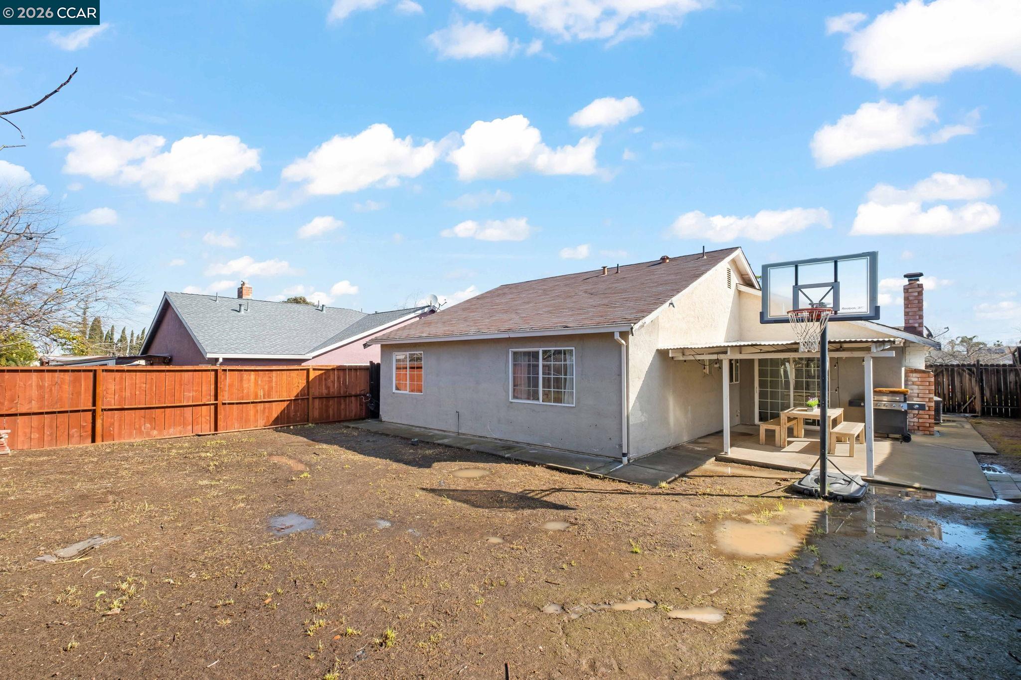 Detail Gallery Image 22 of 24 For 229 E Catamaran Cir, Pittsburg,  CA 94565 - 3 Beds | 2 Baths