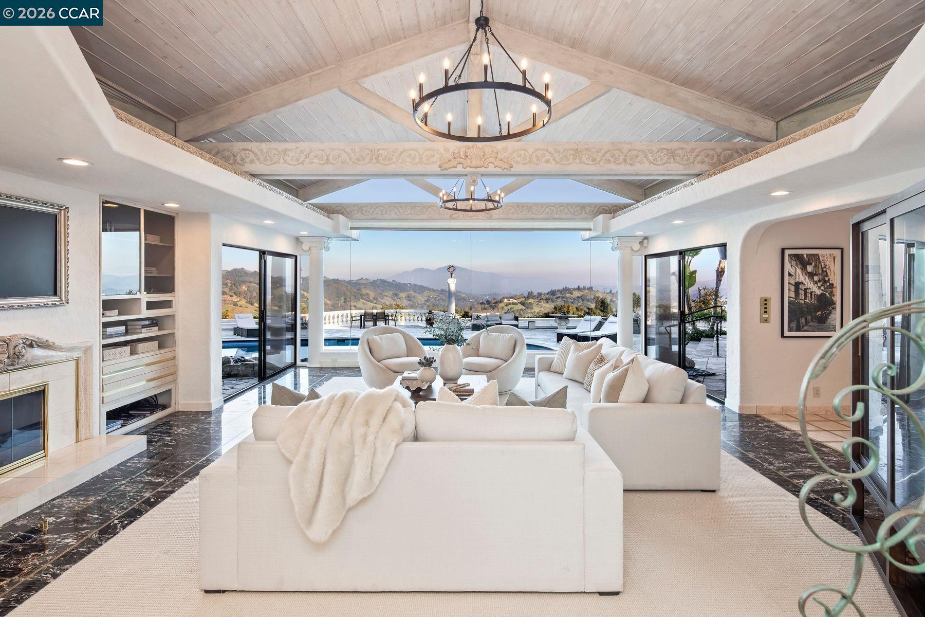 Detail Gallery Image 12 of 60 For 4146 Canyon Rd, Lafayette,  CA 94549 - 5 Beds | 6/1 Baths