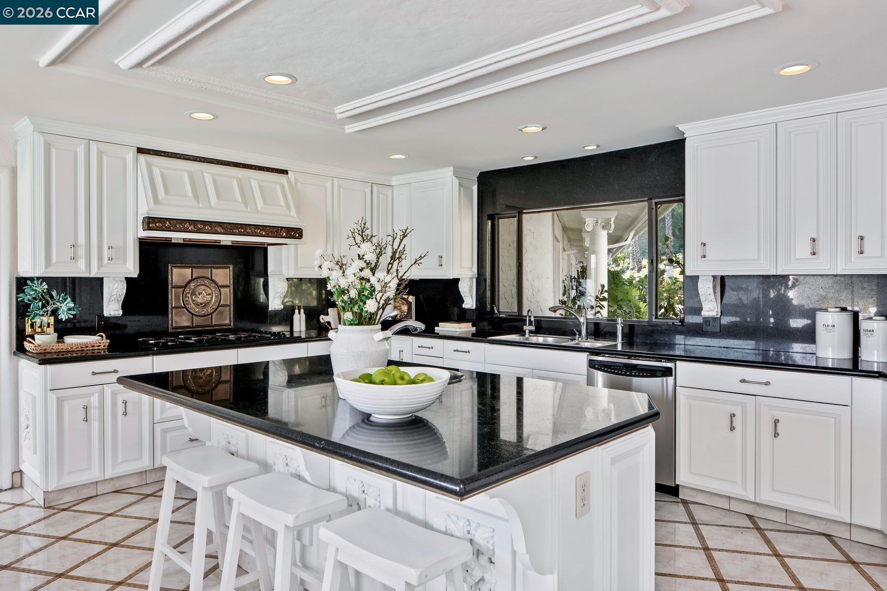 Detail Gallery Image 22 of 60 For 4146 Canyon Rd, Lafayette,  CA 94549 - 5 Beds | 6/1 Baths