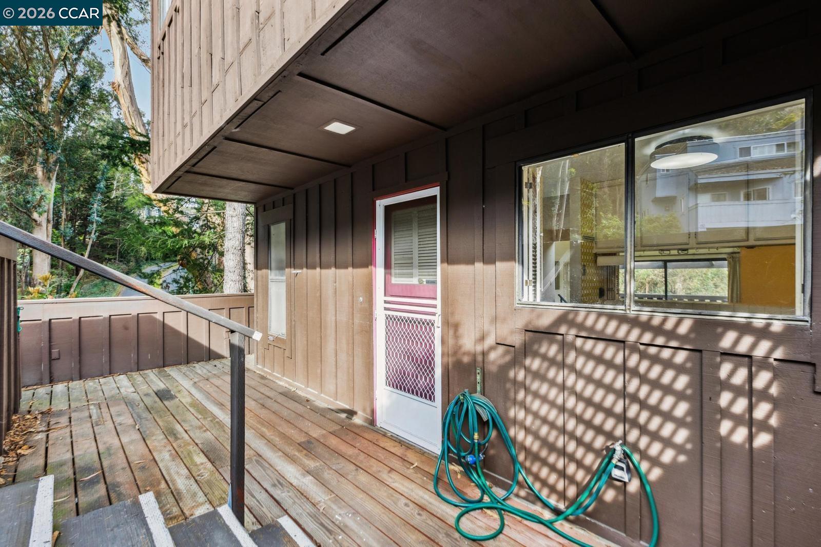 Detail Gallery Image 18 of 60 For 119 Lincoln Dr, Sausalito,  CA 94965 - 2 Beds | 2/1 Baths