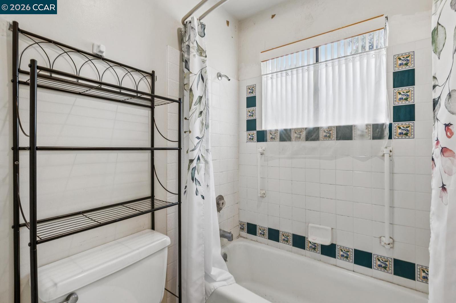 Detail Gallery Image 48 of 60 For 119 Lincoln Dr, Sausalito,  CA 94965 - 2 Beds | 2/1 Baths