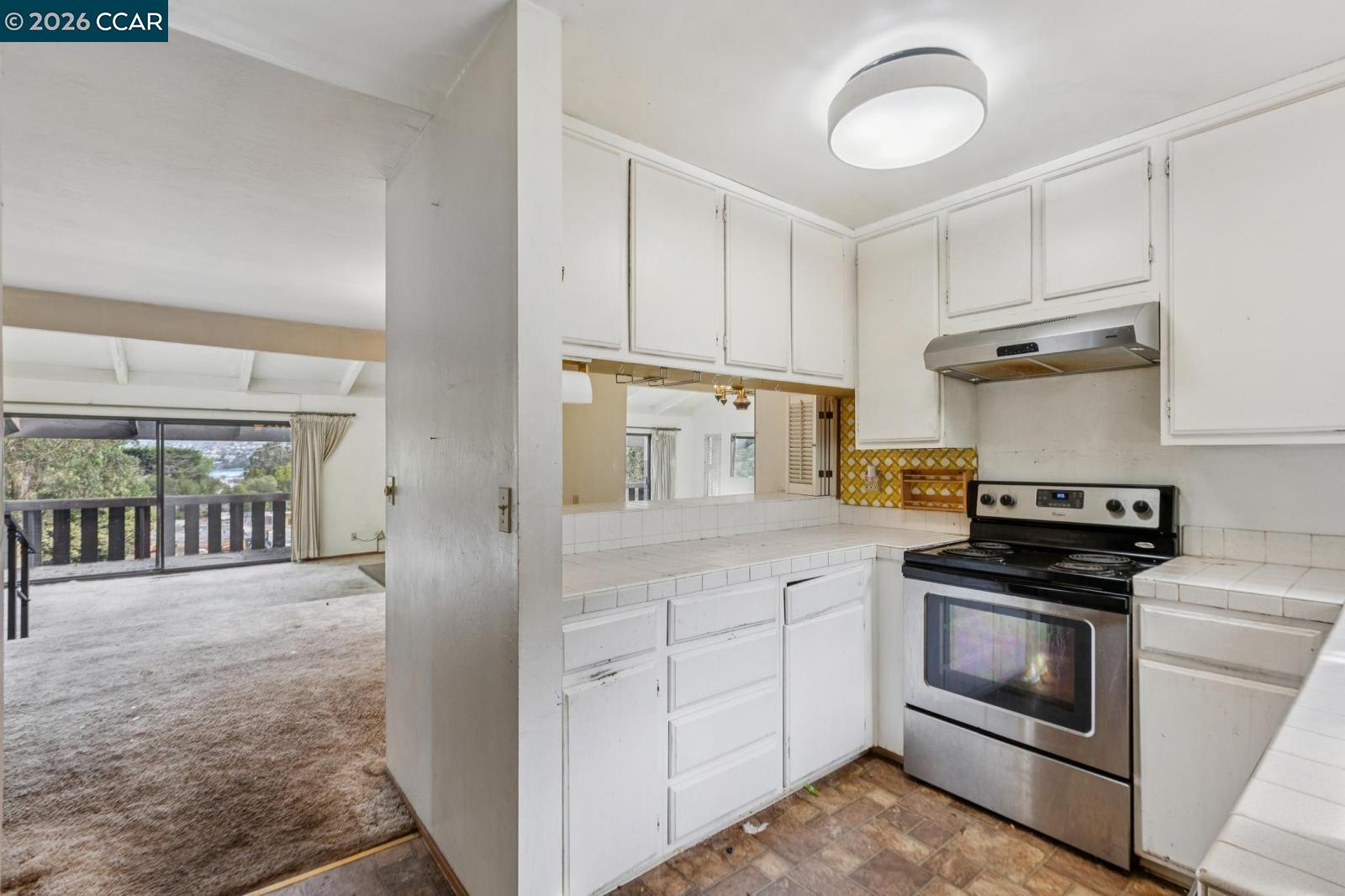 Detail Gallery Image 10 of 60 For 119 Lincoln Dr, Sausalito,  CA 94965 - 2 Beds | 2/1 Baths