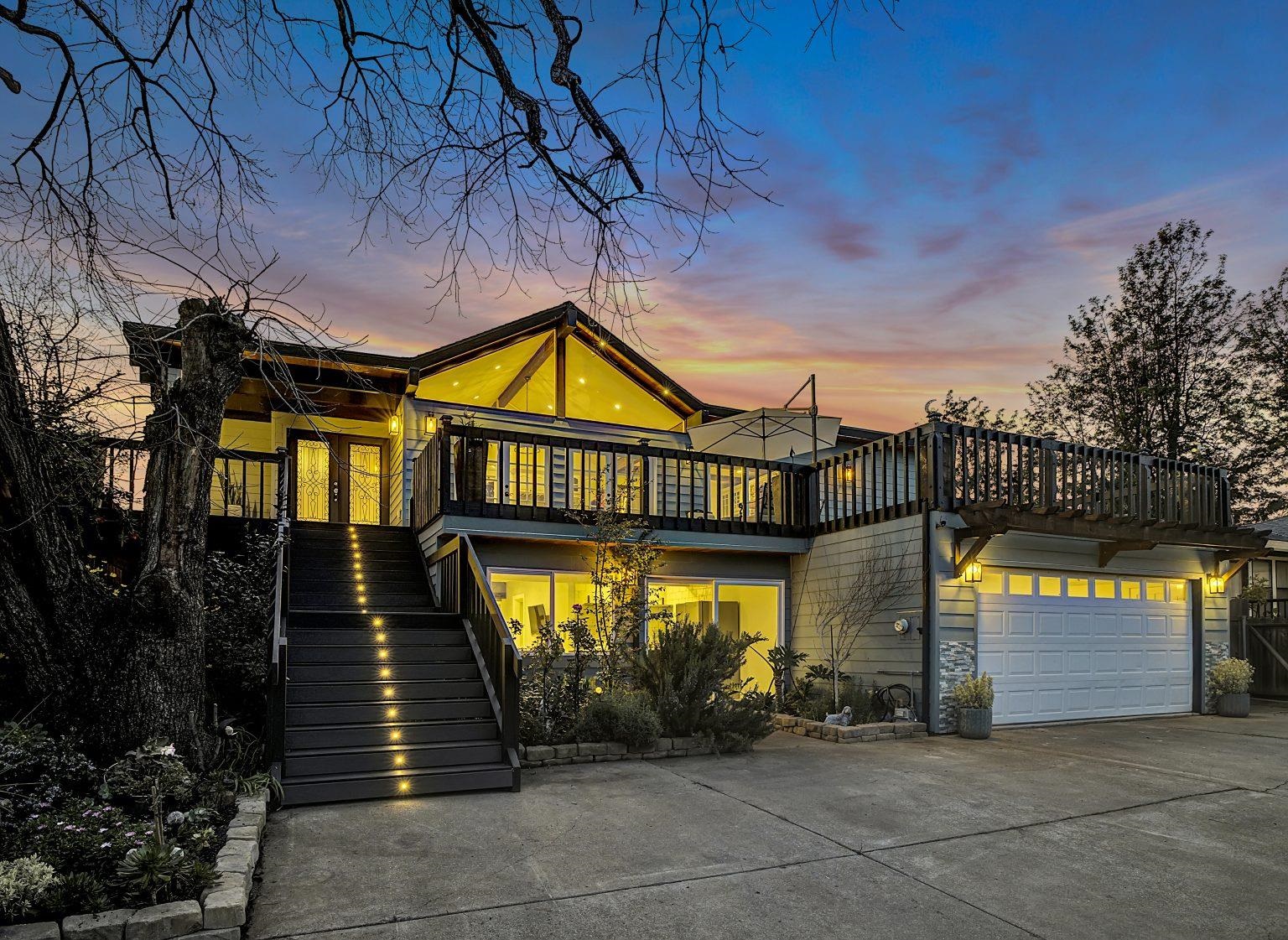 Detail Gallery Image 2 of 60 For 19029 Carlton Ave, Castro Valley,  CA 94546 - 4 Beds | 4/1 Baths