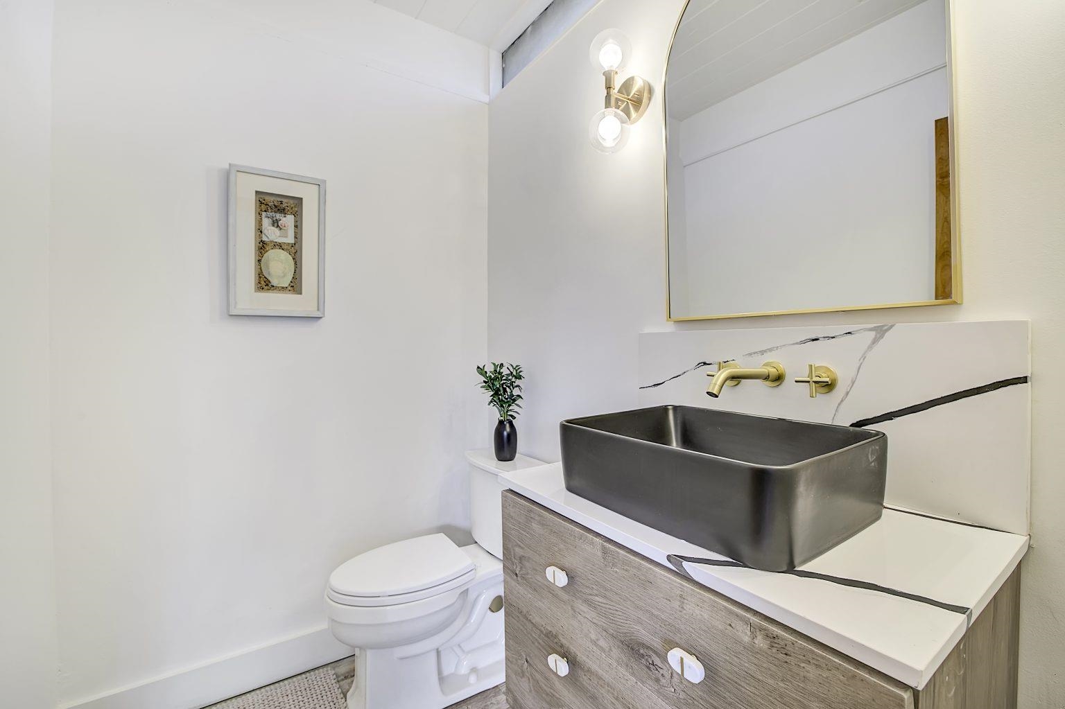 Detail Gallery Image 14 of 60 For 19029 Carlton Ave, Castro Valley,  CA 94546 - 4 Beds | 4/1 Baths