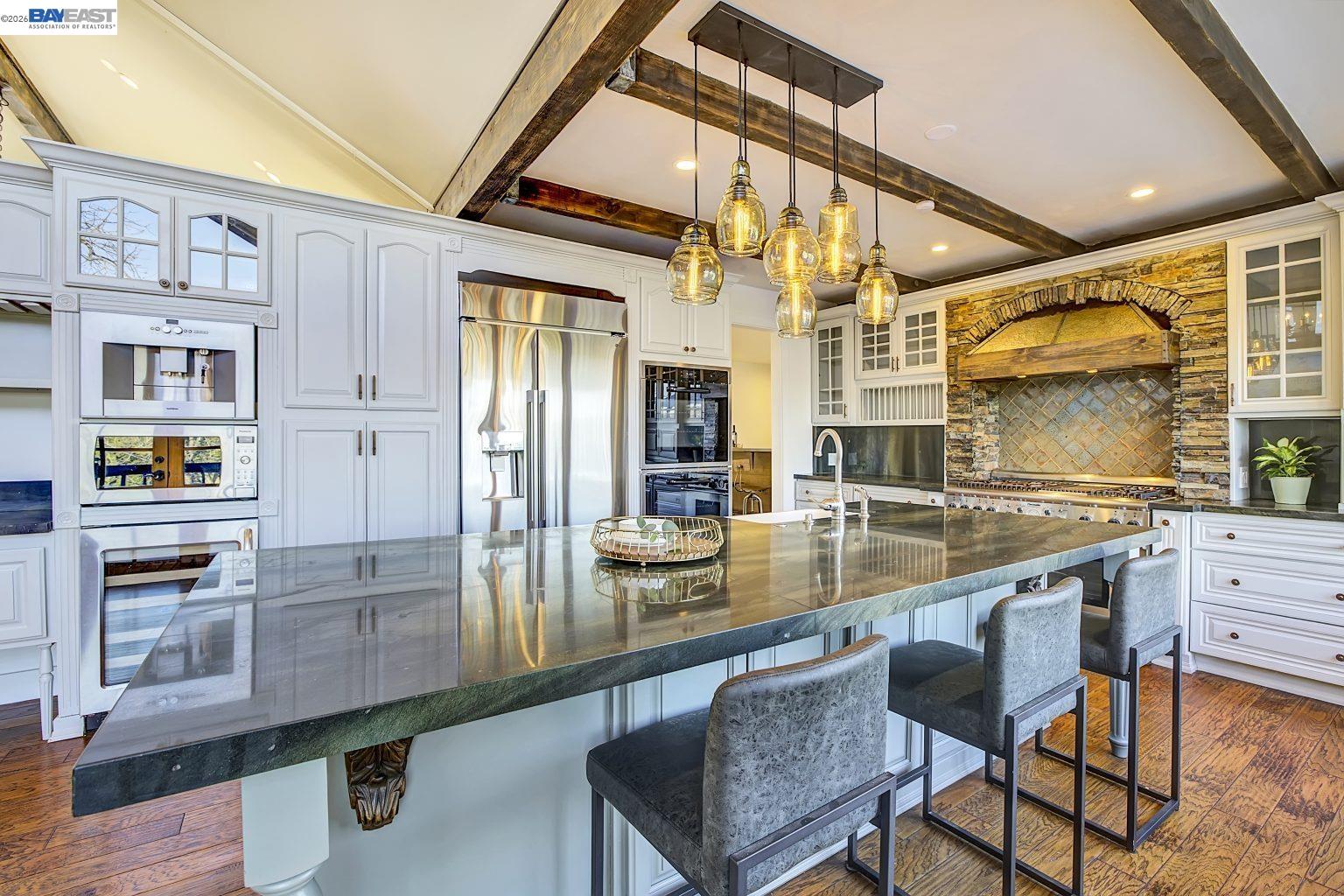 Detail Gallery Image 22 of 60 For 19029 Carlton Ave, Castro Valley,  CA 94546 - 4 Beds | 4/1 Baths