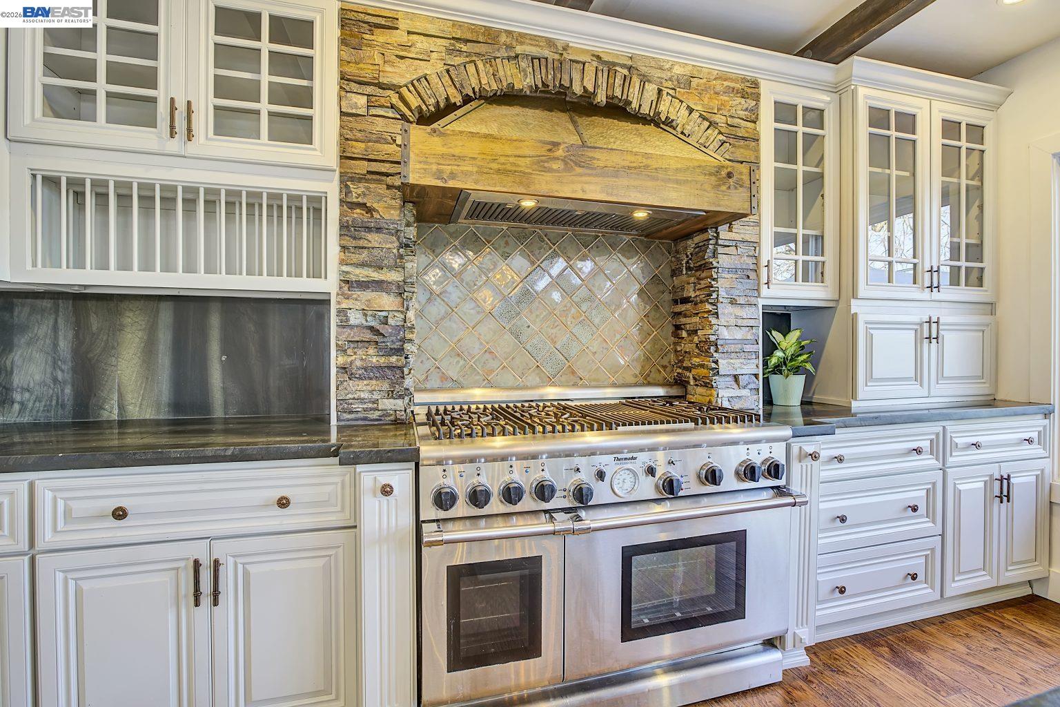 Detail Gallery Image 23 of 60 For 19029 Carlton Ave, Castro Valley,  CA 94546 - 4 Beds | 4/1 Baths