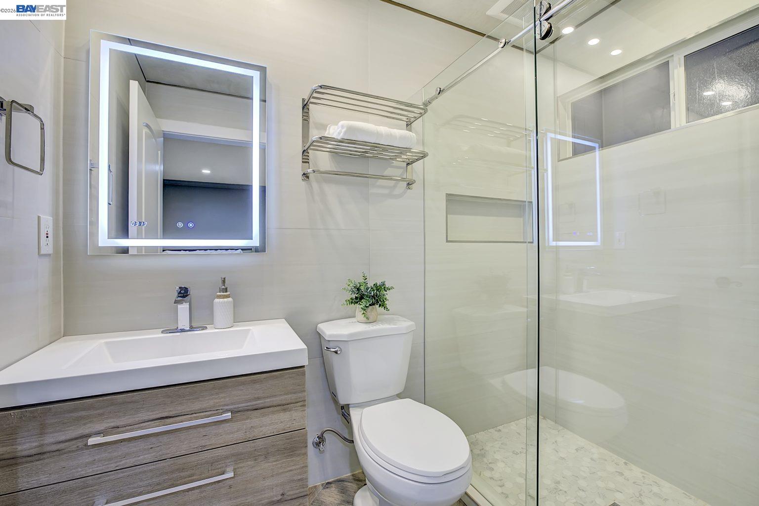 Detail Gallery Image 30 of 60 For 19029 Carlton Ave, Castro Valley,  CA 94546 - 4 Beds | 4/1 Baths