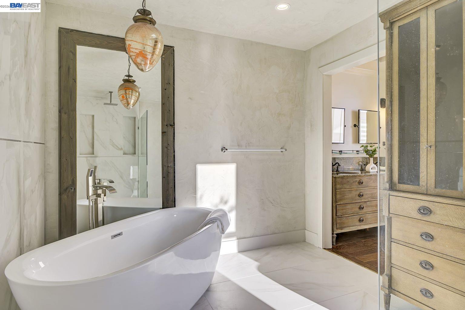 Detail Gallery Image 38 of 60 For 19029 Carlton Ave, Castro Valley,  CA 94546 - 4 Beds | 4/1 Baths