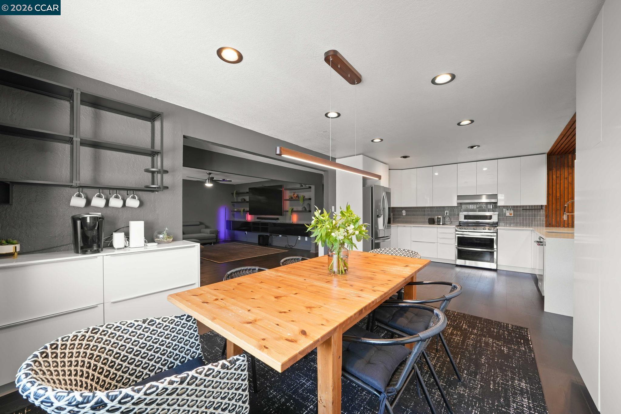 Detail Gallery Image 13 of 35 For 4320 Hillview Dr, Pittsburg,  CA 94565 - 3 Beds | 2 Baths