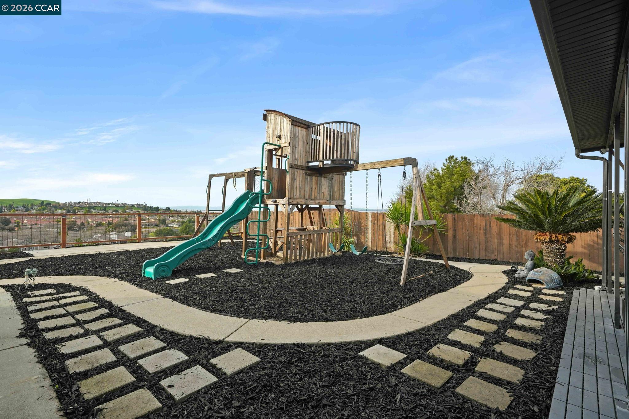 Detail Gallery Image 27 of 35 For 4320 Hillview Dr, Pittsburg,  CA 94565 - 3 Beds | 2 Baths