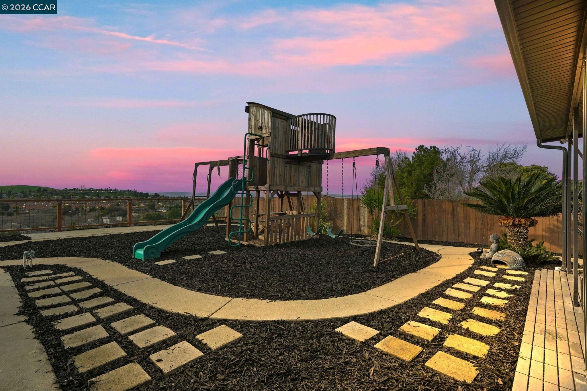 Detail Gallery Image 28 of 35 For 4320 Hillview Dr, Pittsburg,  CA 94565 - 3 Beds | 2 Baths