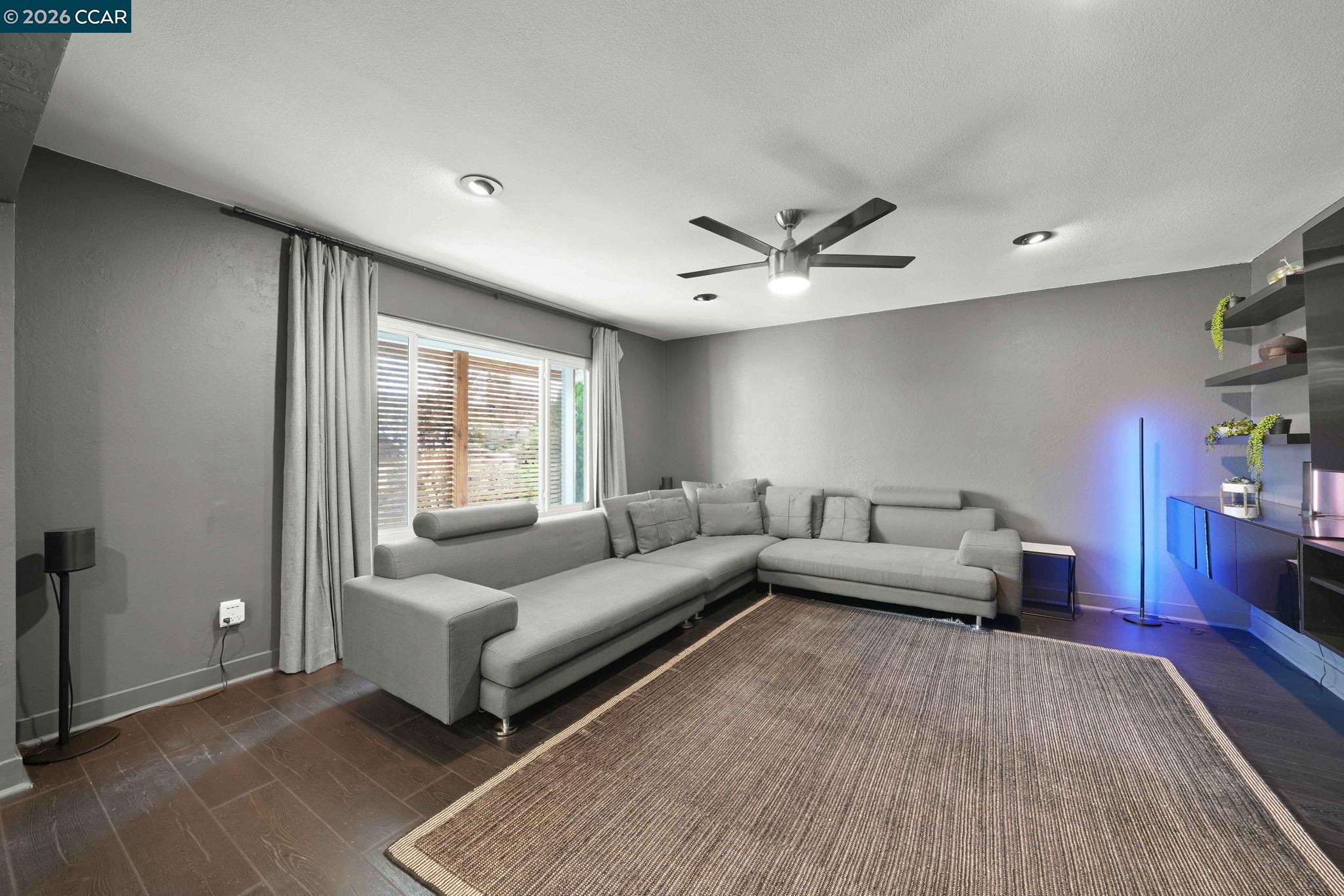 Detail Gallery Image 5 of 35 For 4320 Hillview Dr, Pittsburg,  CA 94565 - 3 Beds | 2 Baths