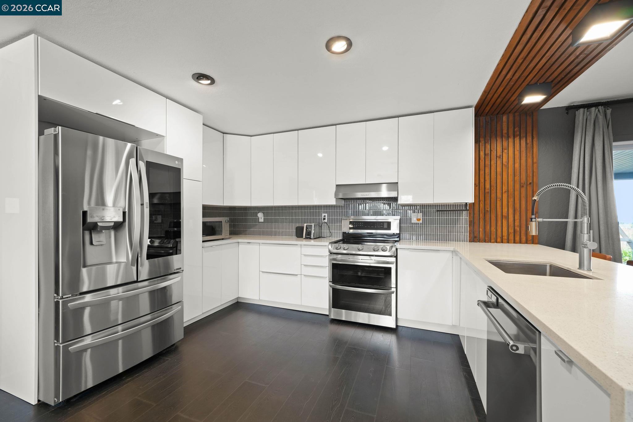 Detail Gallery Image 7 of 35 For 4320 Hillview Dr, Pittsburg,  CA 94565 - 3 Beds | 2 Baths