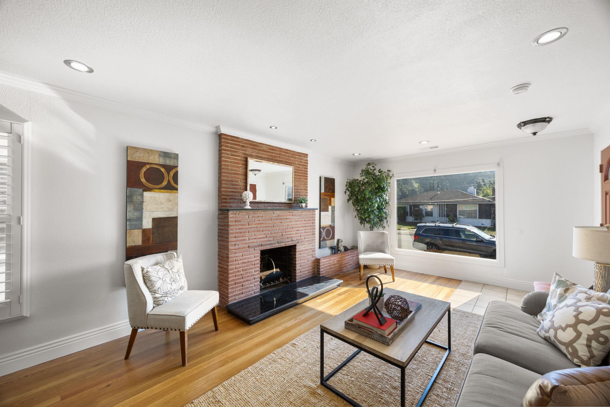 Detail Gallery Image 4 of 19 For 4103 Dickson Ct., Oakland,  CA 94605 - 3 Beds | 1 Baths