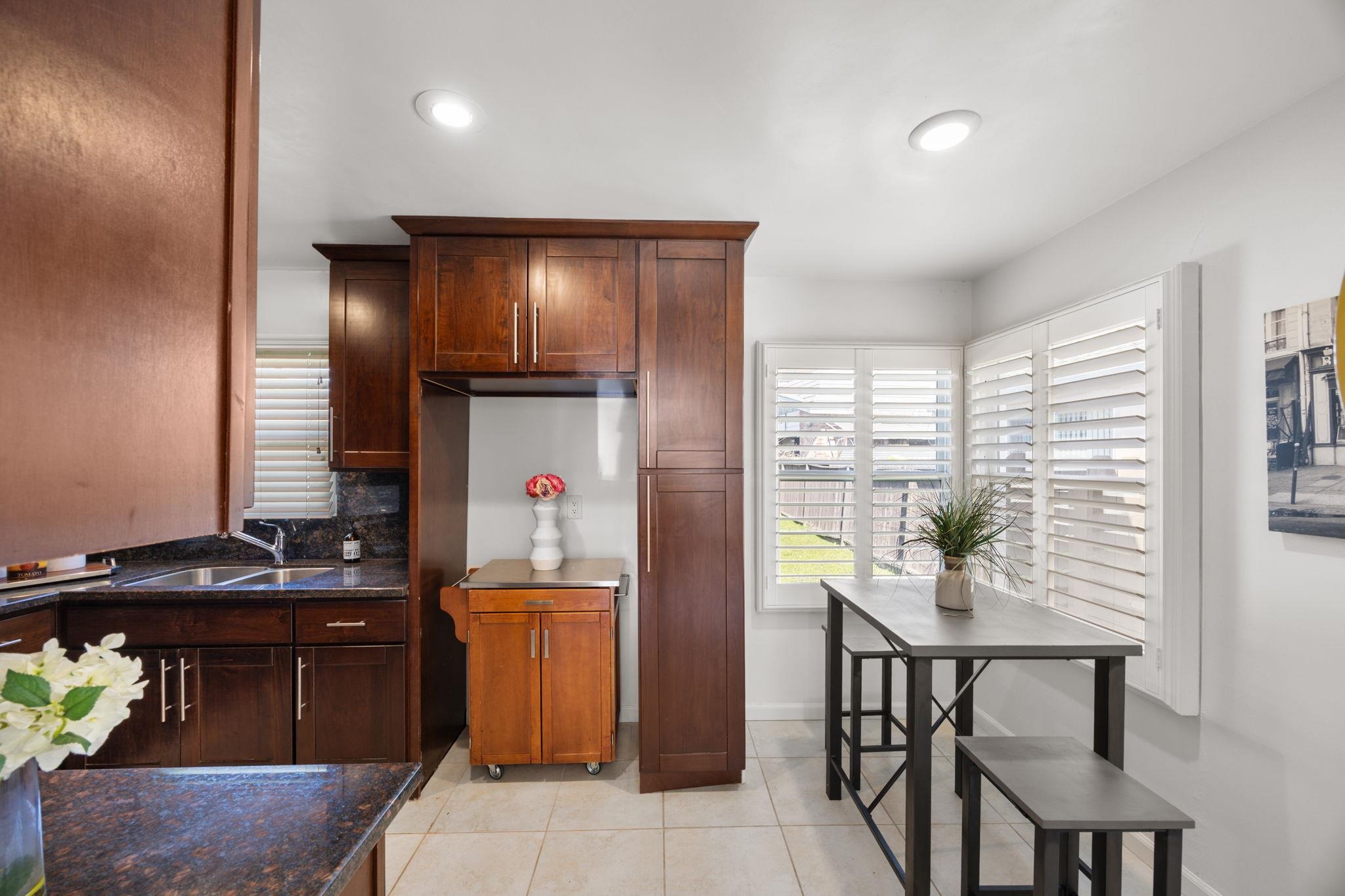 Detail Gallery Image 8 of 19 For 4103 Dickson Ct., Oakland,  CA 94605 - 3 Beds | 1 Baths