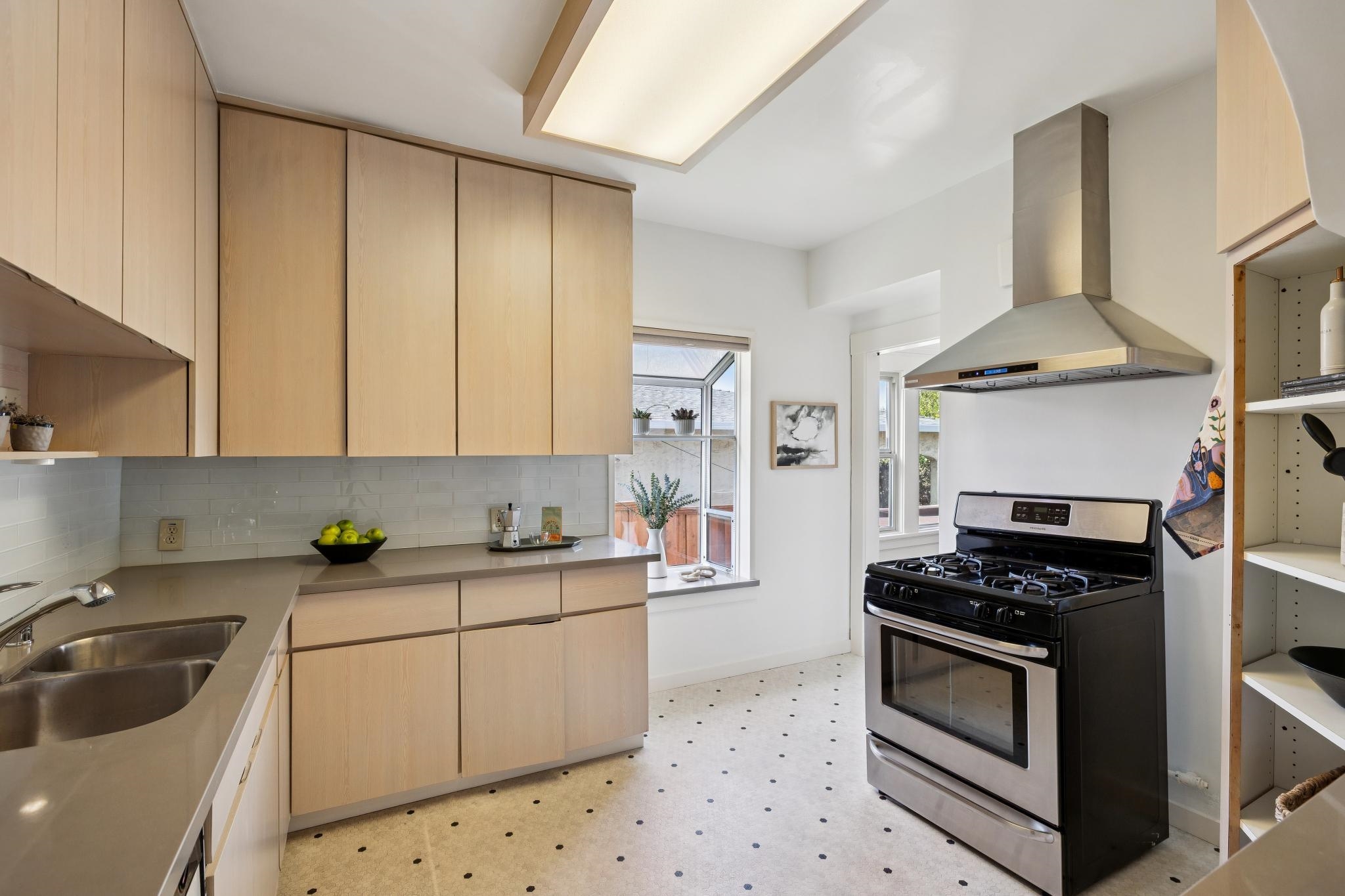 Detail Gallery Image 16 of 45 For 5622 Huntington Ave, Richmond,  CA 94804 - 4 Beds | 2/1 Baths