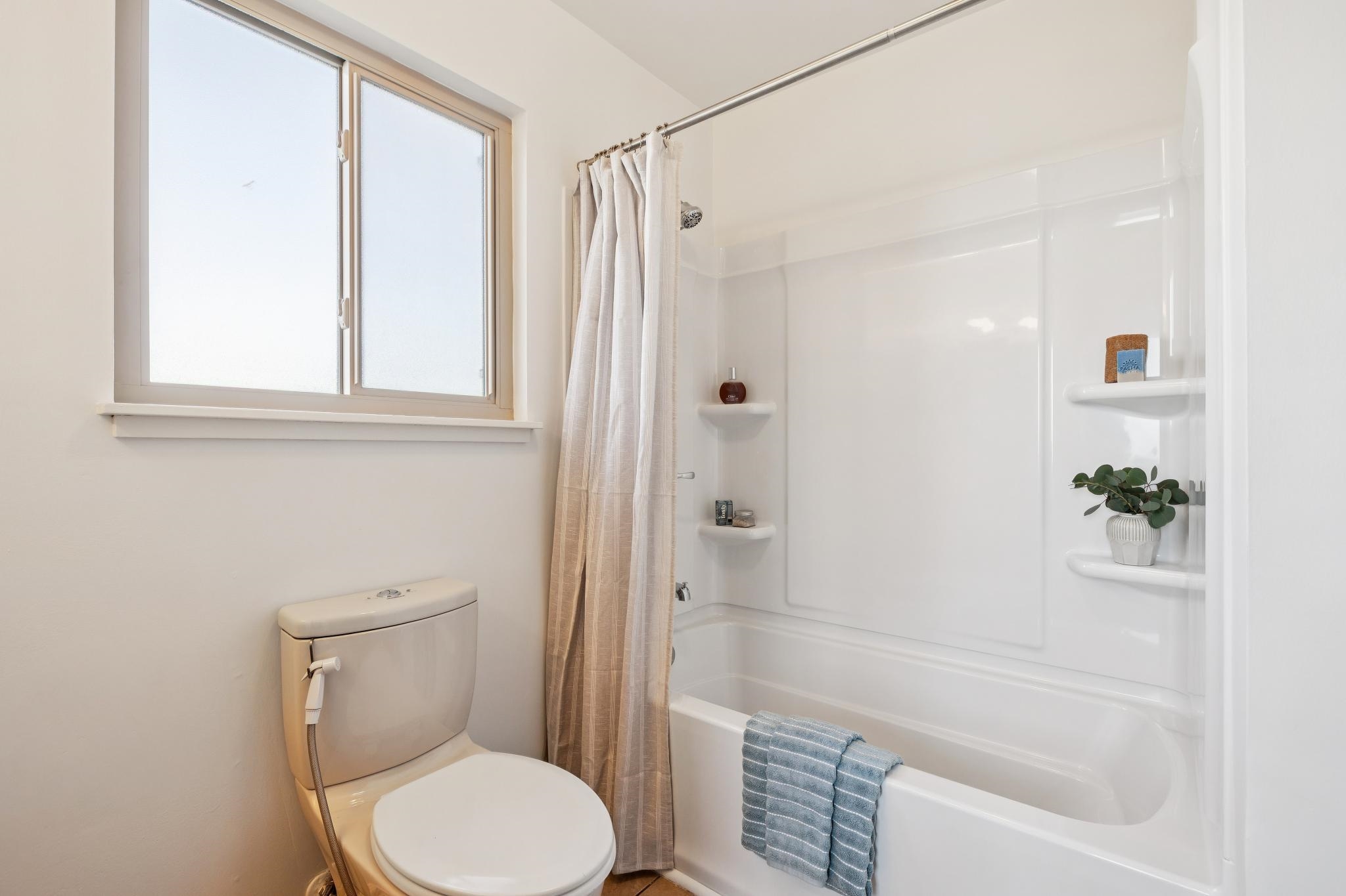 Detail Gallery Image 32 of 45 For 5622 Huntington Ave, Richmond,  CA 94804 - 4 Beds | 2/1 Baths