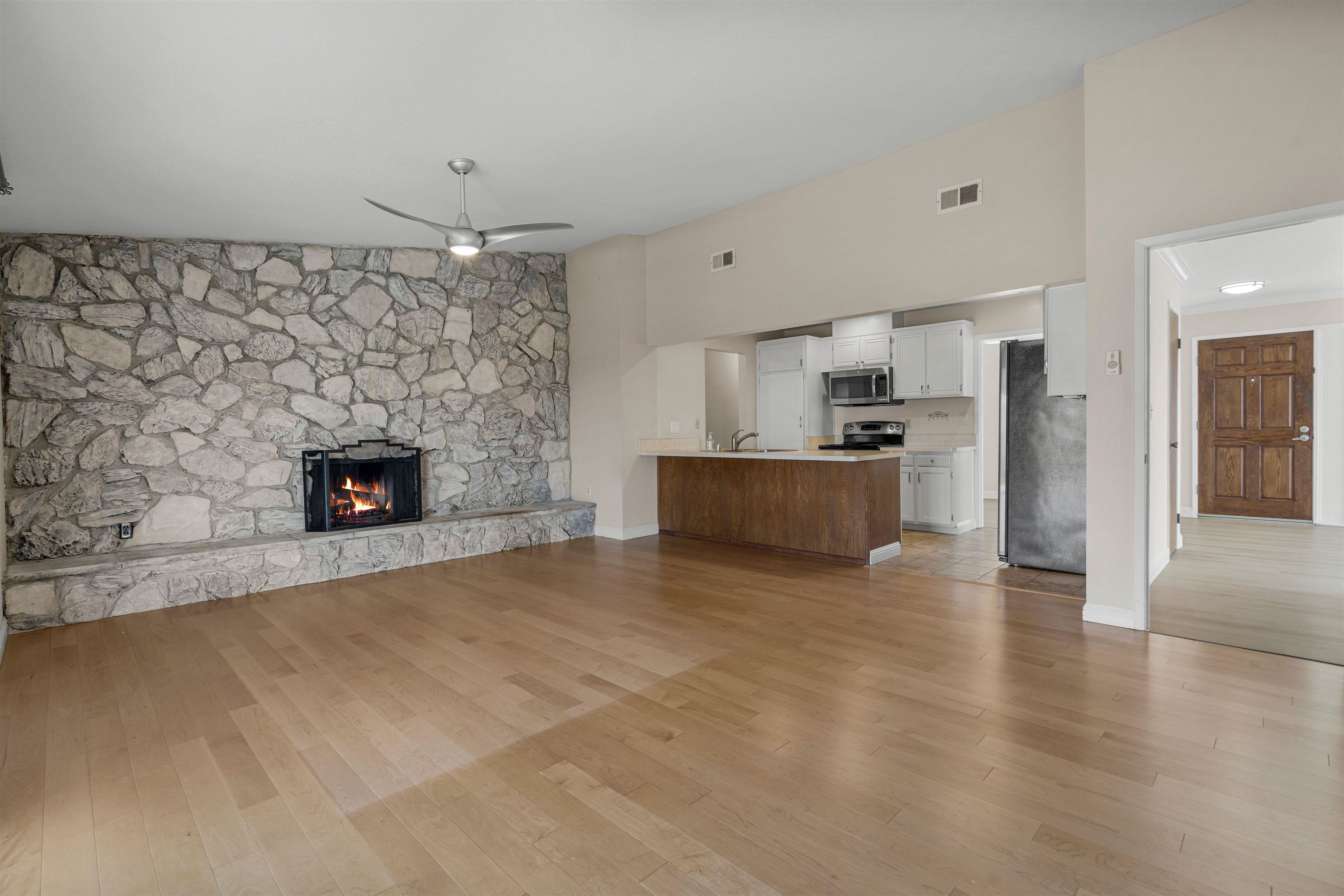 Detail Gallery Image 14 of 60 For 2662 Carmelita Way, Pinole,  CA 94564 - 3 Beds | 2 Baths