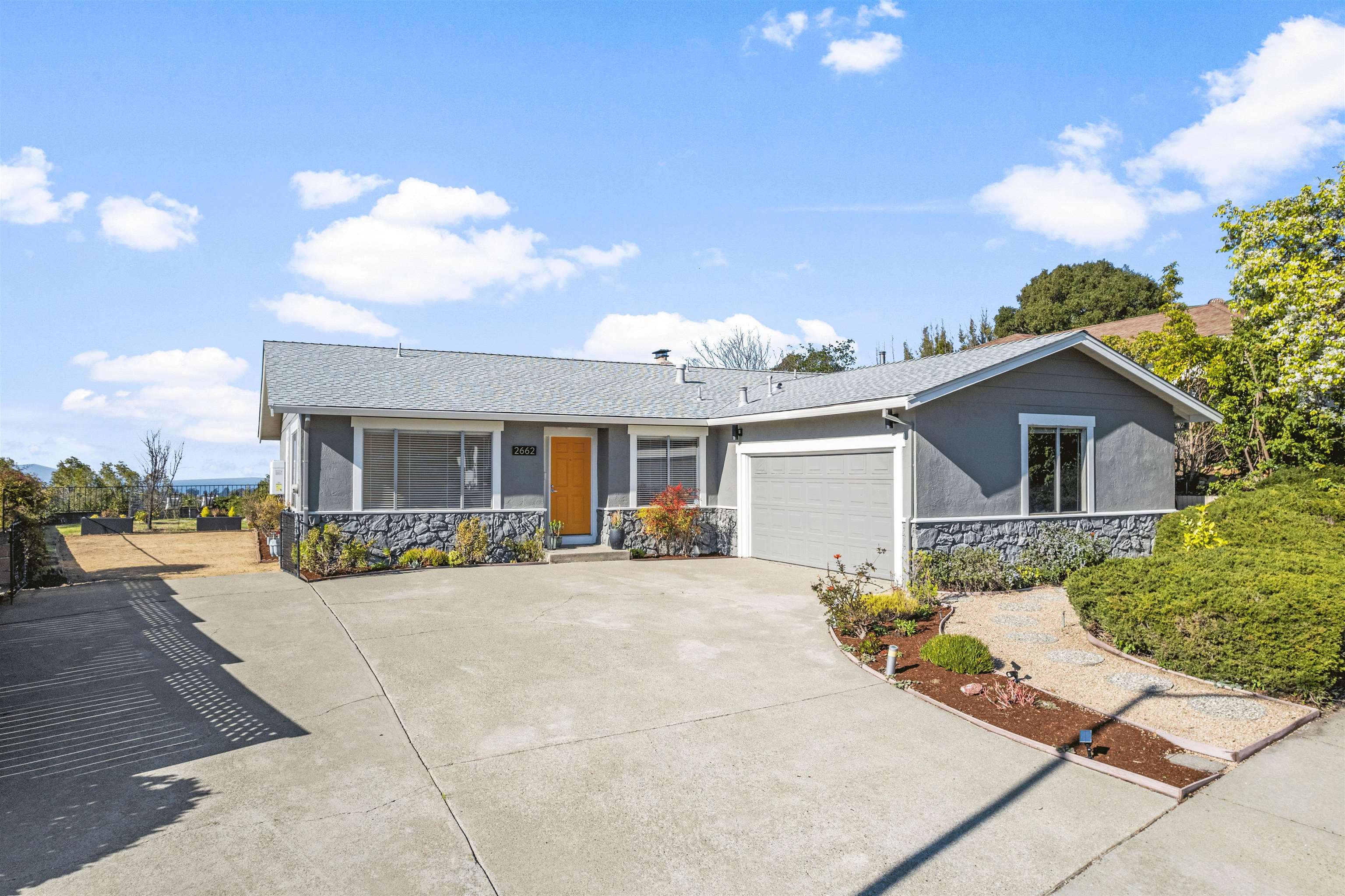 Detail Gallery Image 3 of 60 For 2662 Carmelita Way, Pinole,  CA 94564 - 3 Beds | 2 Baths