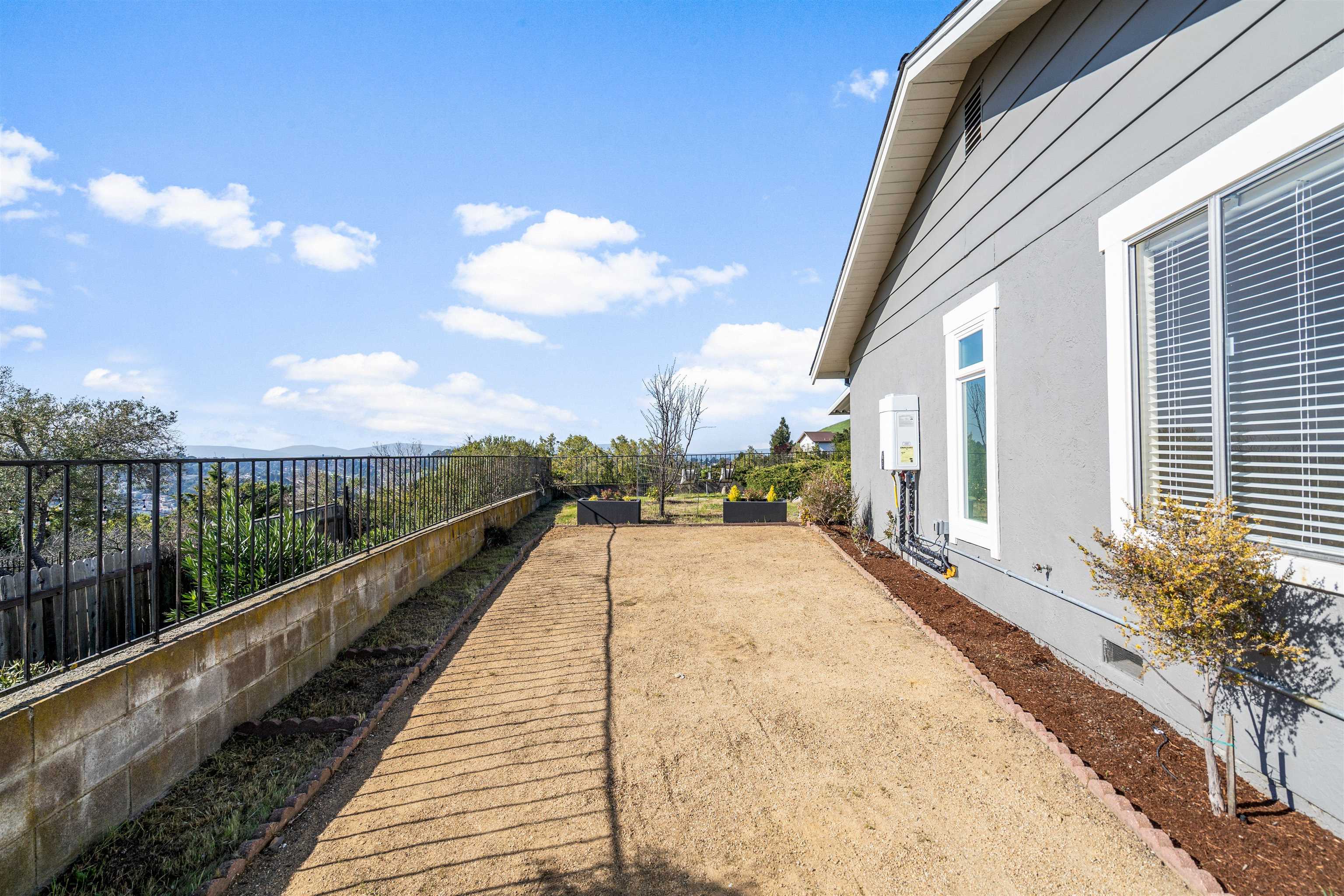 Detail Gallery Image 41 of 60 For 2662 Carmelita Way, Pinole,  CA 94564 - 3 Beds | 2 Baths