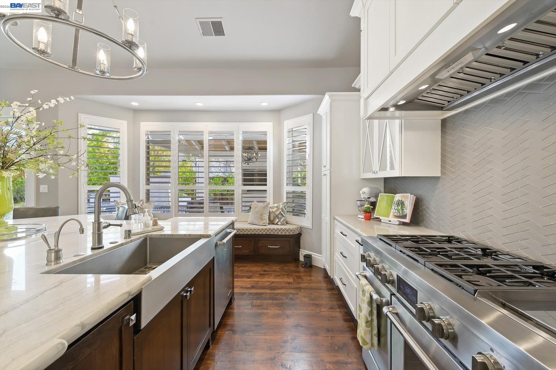 Detail Gallery Image 9 of 60 For 2577 Arlotta Pl, Pleasanton,  CA 94588 - 5 Beds | 3/1 Baths