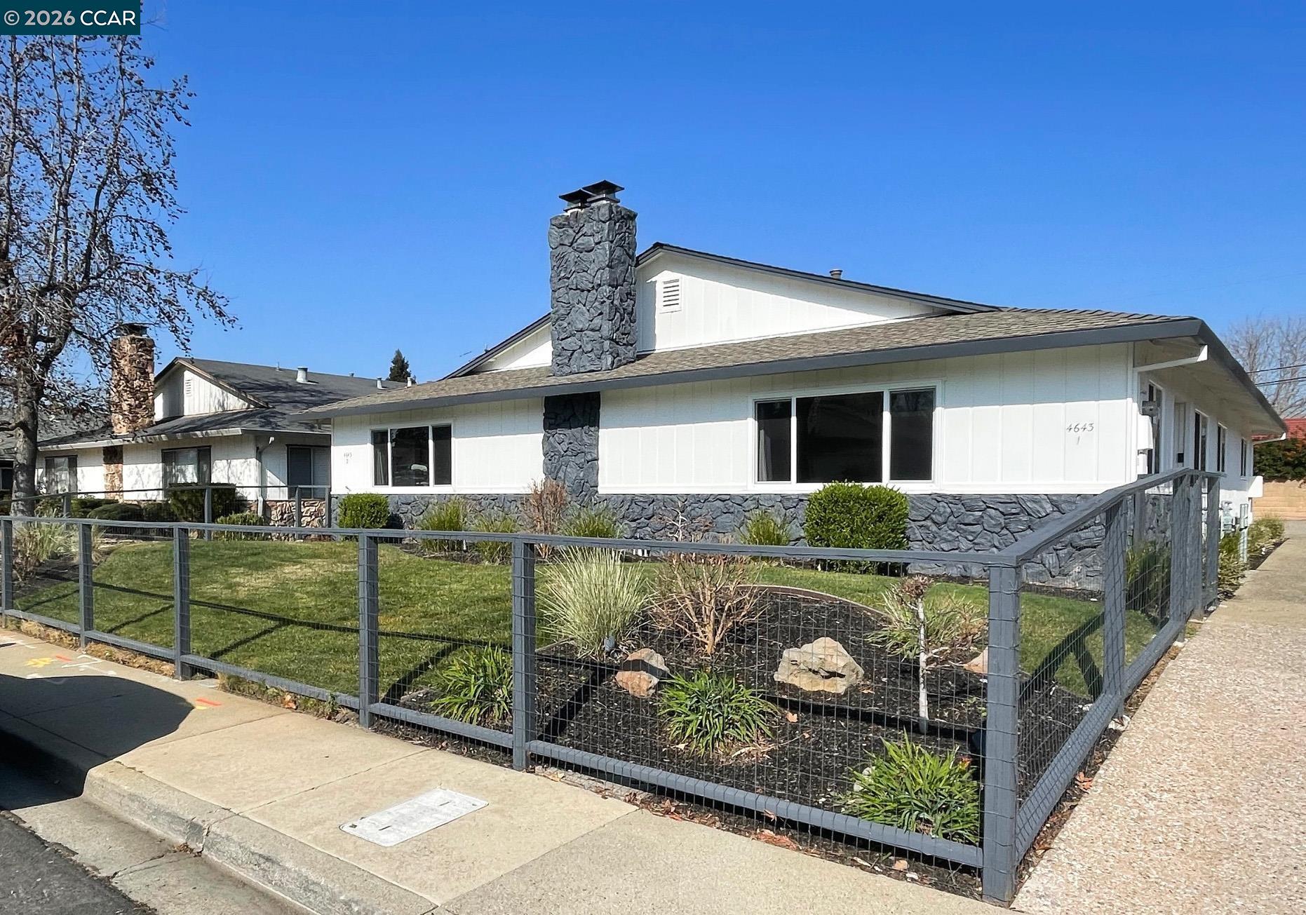 Detail Gallery Image 2 of 15 For 4643 Rishell Ct #1,  Concord,  CA 94521 - 3 Beds | 2 Baths