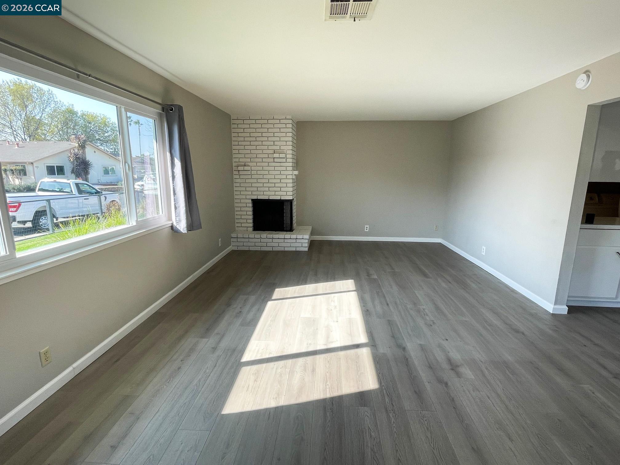 Detail Gallery Image 4 of 15 For 4643 Rishell Ct #1,  Concord,  CA 94521 - 3 Beds | 2 Baths