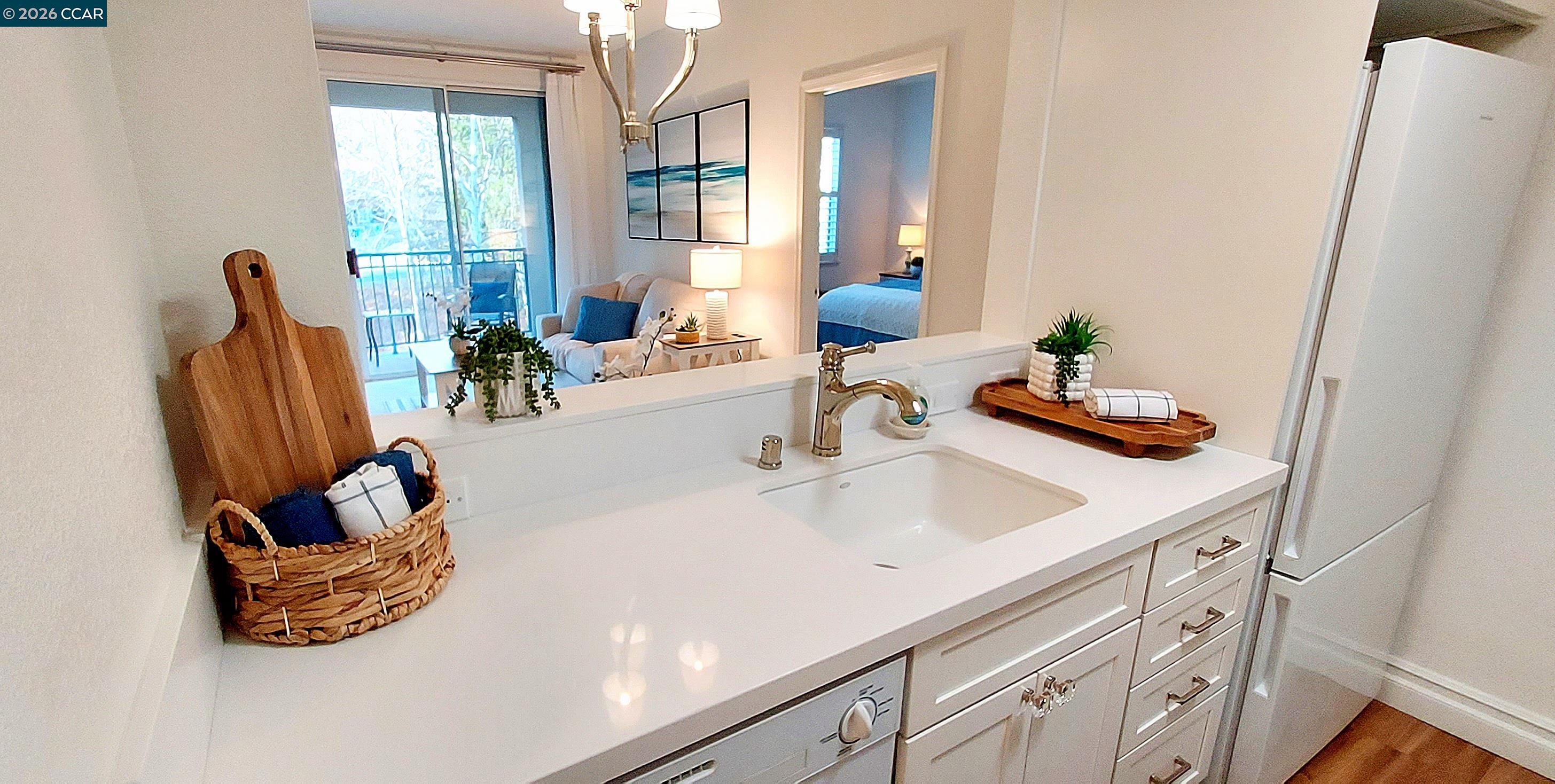 Detail Gallery Image 4 of 27 For 1860 Tice Creek Dr #1344,  Walnut Creek,  CA 94595 - 2 Beds | 2 Baths