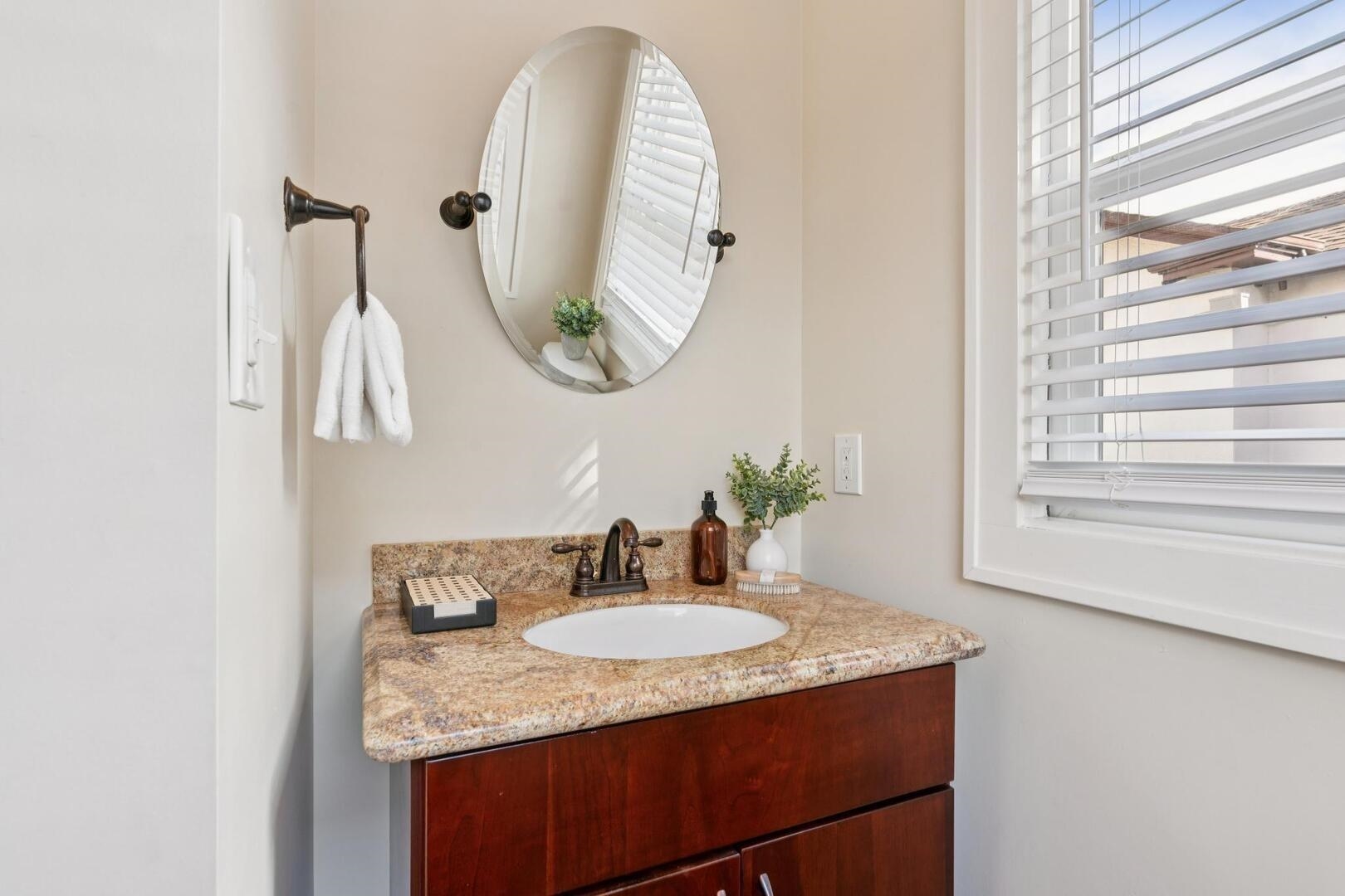 Detail Gallery Image 17 of 44 For 845 Woodland Ave, San Leandro,  CA 94577 - 4 Beds | 3 Baths