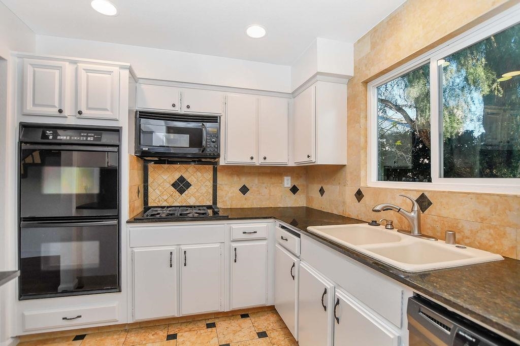 Detail Gallery Image 15 of 30 For 805 Hawk Ct, Antioch,  CA 94509 - 4 Beds | 2/1 Baths