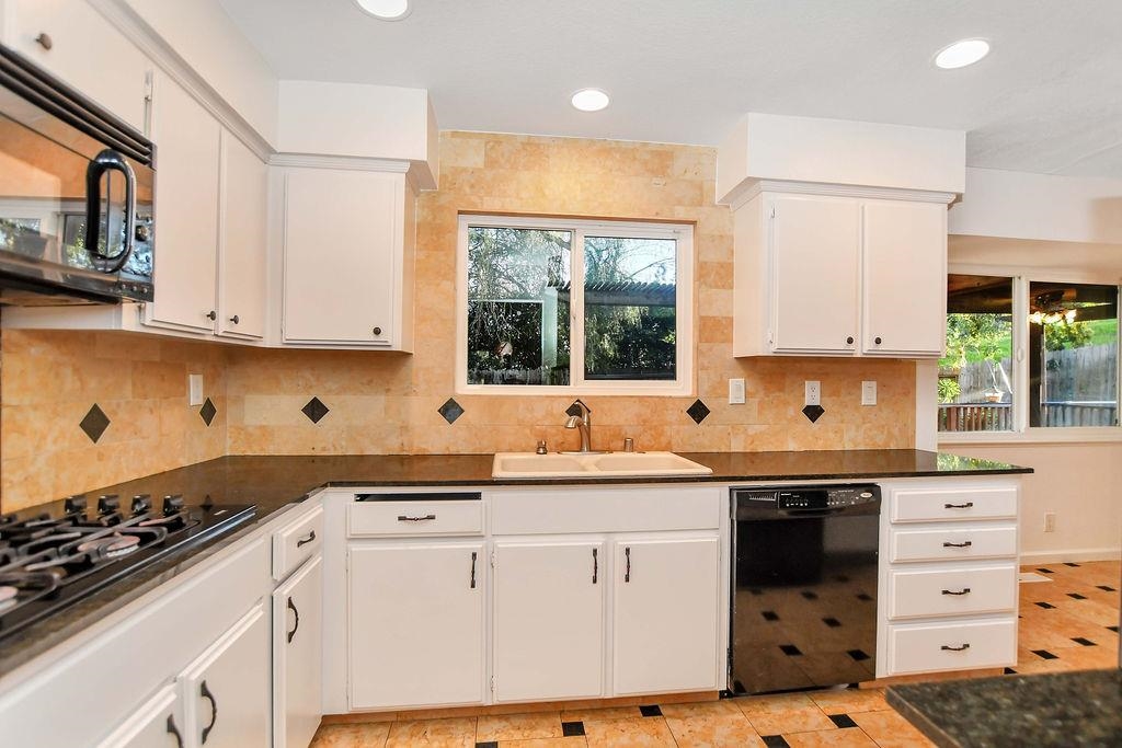 Detail Gallery Image 16 of 30 For 805 Hawk Ct, Antioch,  CA 94509 - 4 Beds | 2/1 Baths