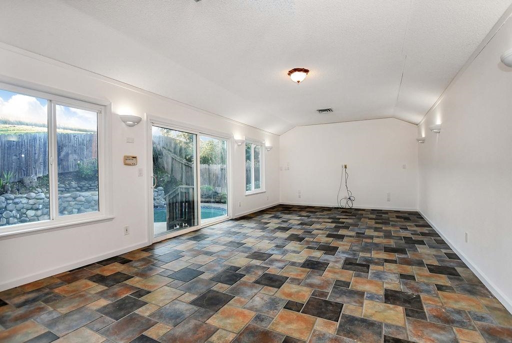 Detail Gallery Image 17 of 30 For 805 Hawk Ct, Antioch,  CA 94509 - 4 Beds | 2/1 Baths