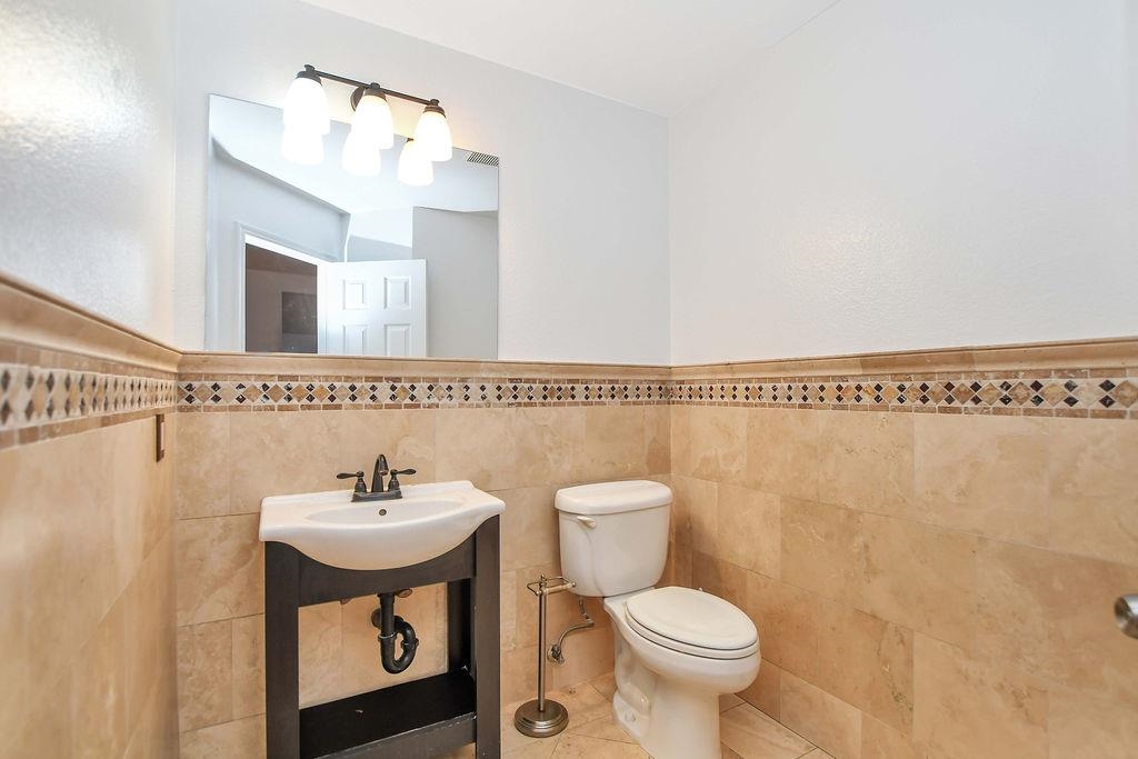 Detail Gallery Image 9 of 30 For 805 Hawk Ct, Antioch,  CA 94509 - 4 Beds | 2/1 Baths