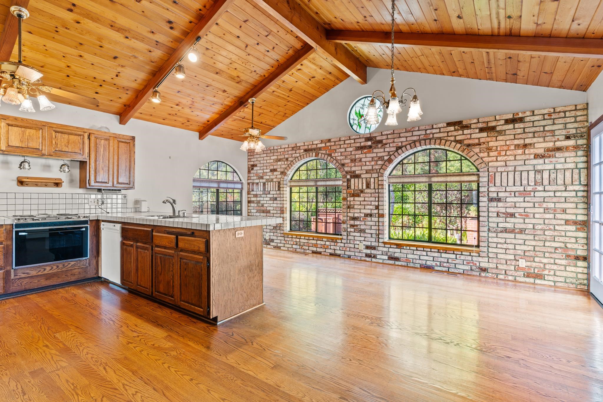 Detail Gallery Image 13 of 50 For 18153 Plymouth Dr, Castro Valley,  CA 94546 - 3 Beds | 2/1 Baths