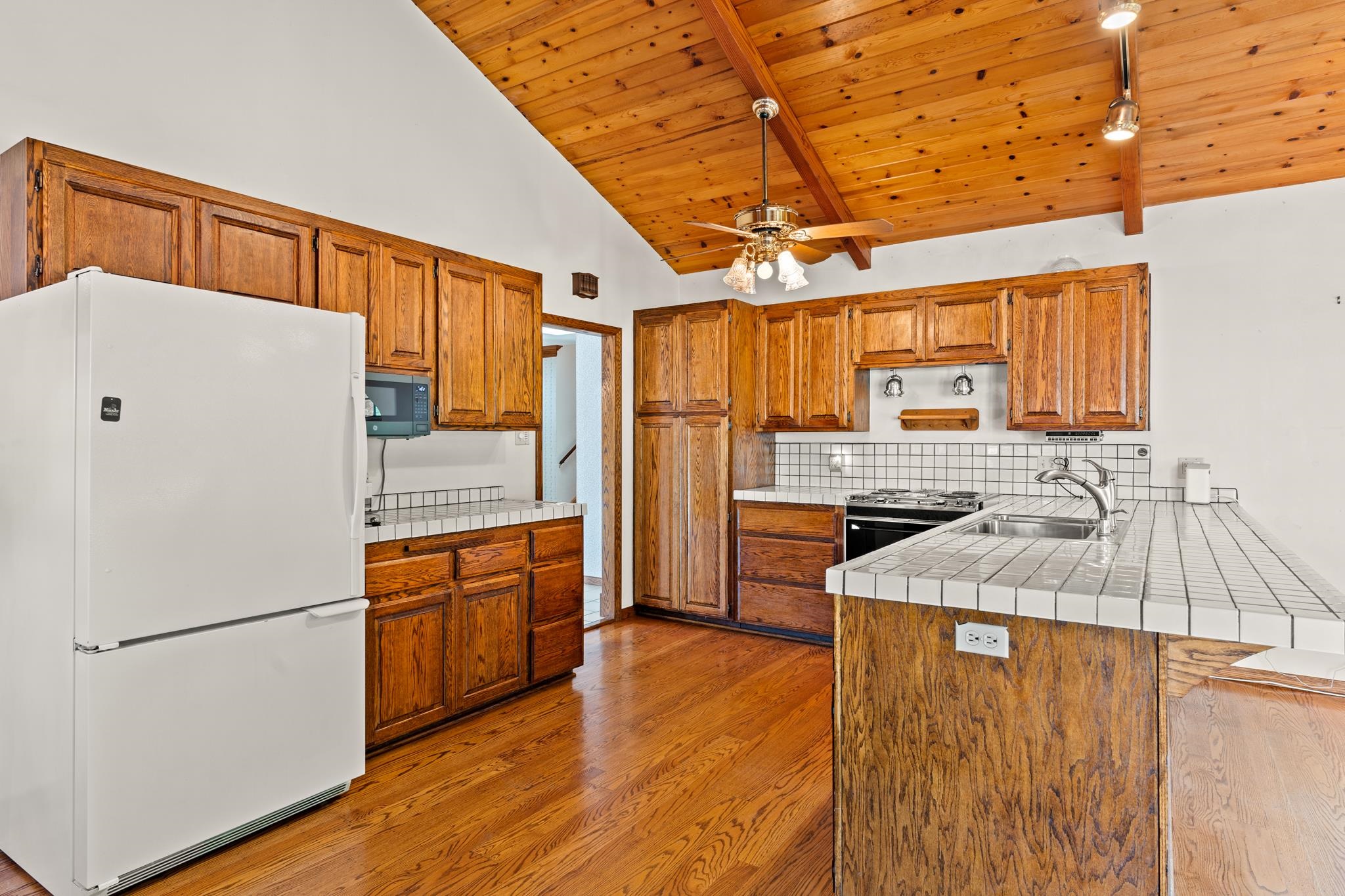 Detail Gallery Image 15 of 50 For 18153 Plymouth Dr, Castro Valley,  CA 94546 - 3 Beds | 2/1 Baths