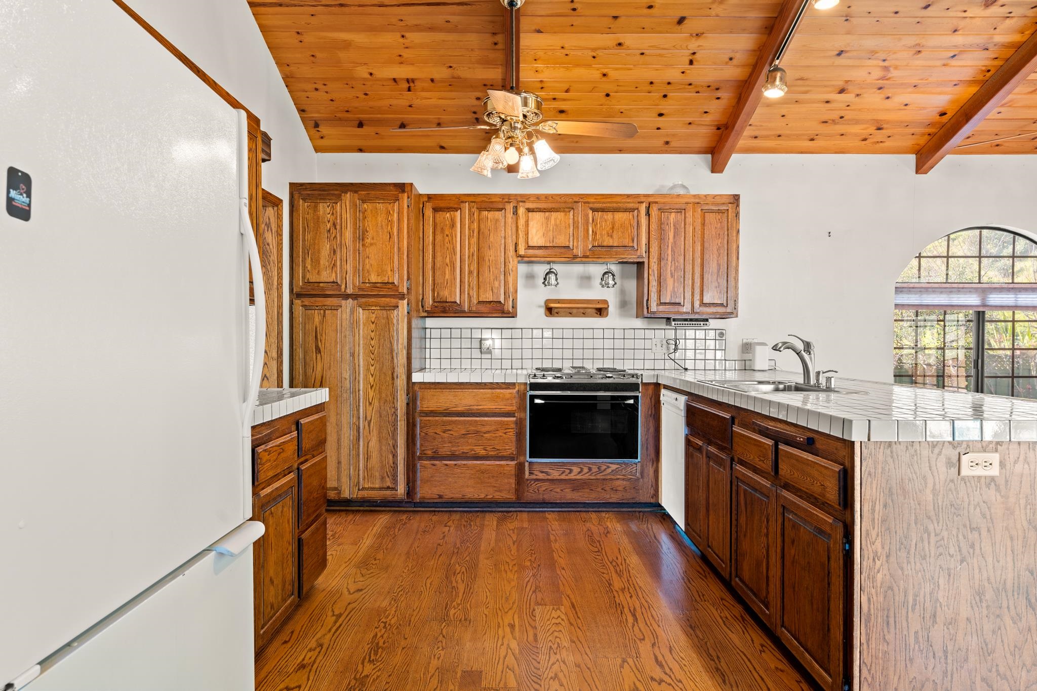 Detail Gallery Image 16 of 50 For 18153 Plymouth Dr, Castro Valley,  CA 94546 - 3 Beds | 2/1 Baths