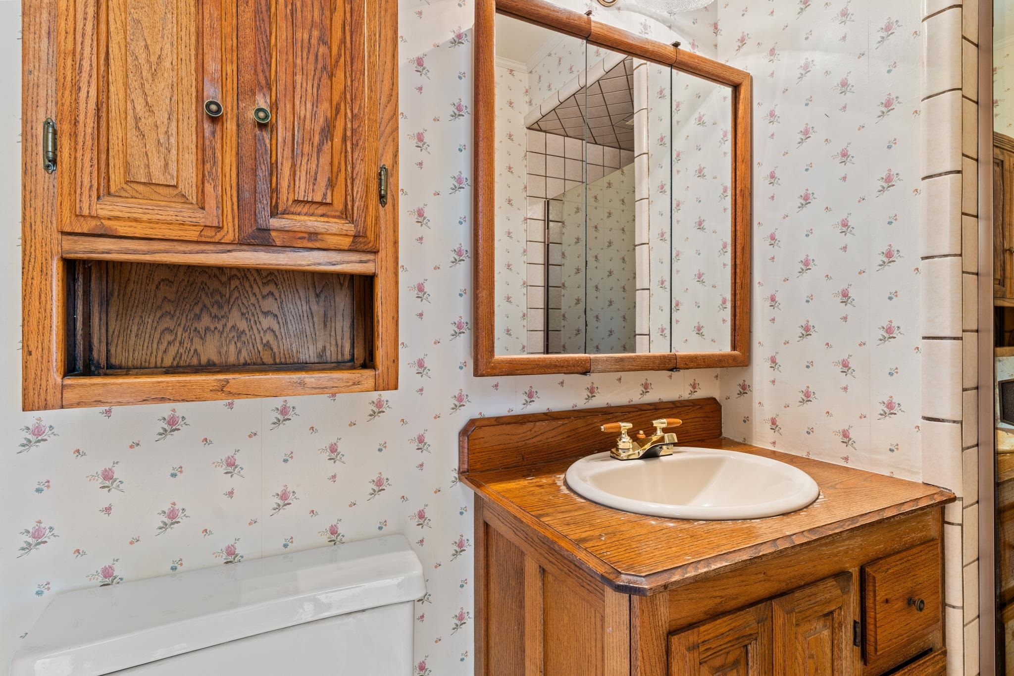 Detail Gallery Image 25 of 50 For 18153 Plymouth Dr, Castro Valley,  CA 94546 - 3 Beds | 2/1 Baths