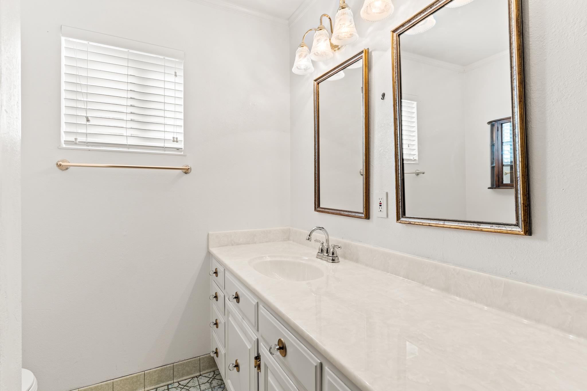 Detail Gallery Image 28 of 50 For 18153 Plymouth Dr, Castro Valley,  CA 94546 - 3 Beds | 2/1 Baths