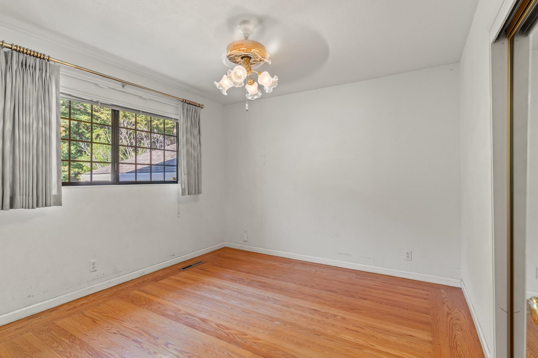 Detail Gallery Image 29 of 50 For 18153 Plymouth Dr, Castro Valley,  CA 94546 - 3 Beds | 2/1 Baths