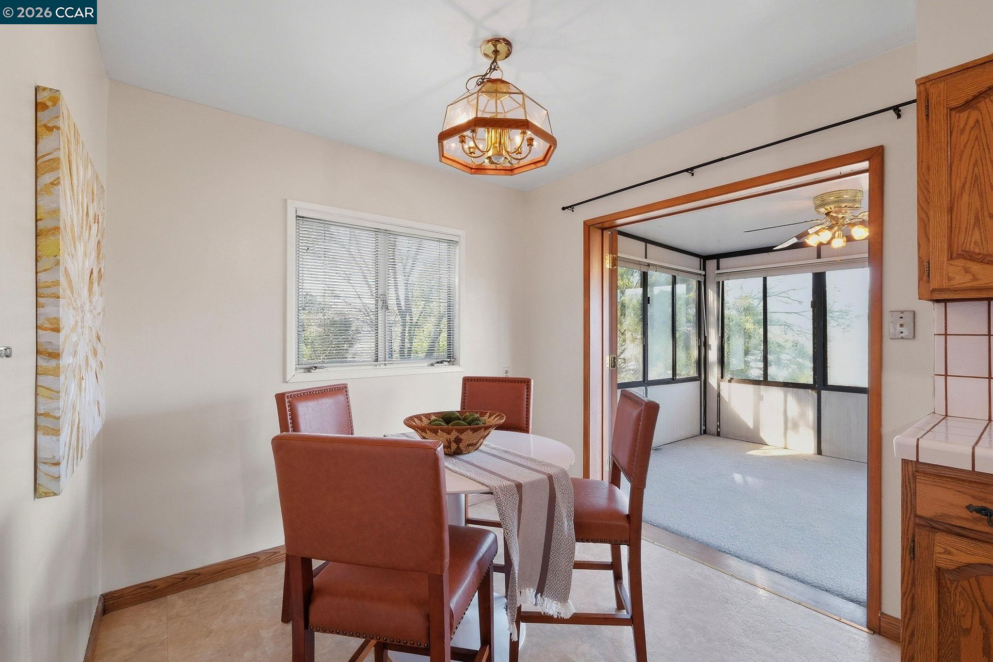 Detail Gallery Image 14 of 43 For 1021 Ulfinian Way, Martinez,  CA 94553 - 3 Beds | 2 Baths