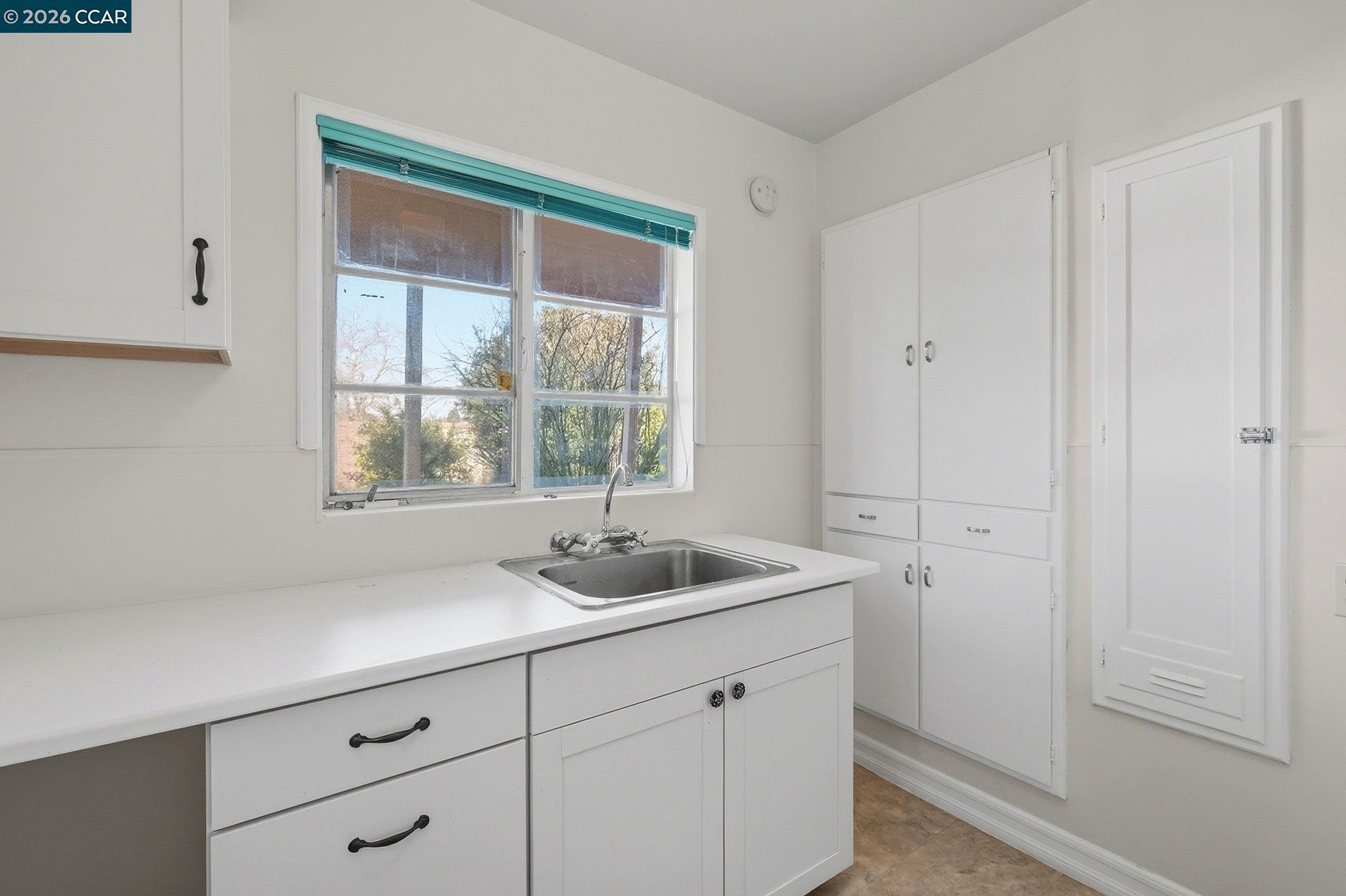 Detail Gallery Image 23 of 43 For 1021 Ulfinian Way, Martinez,  CA 94553 - 3 Beds | 2 Baths